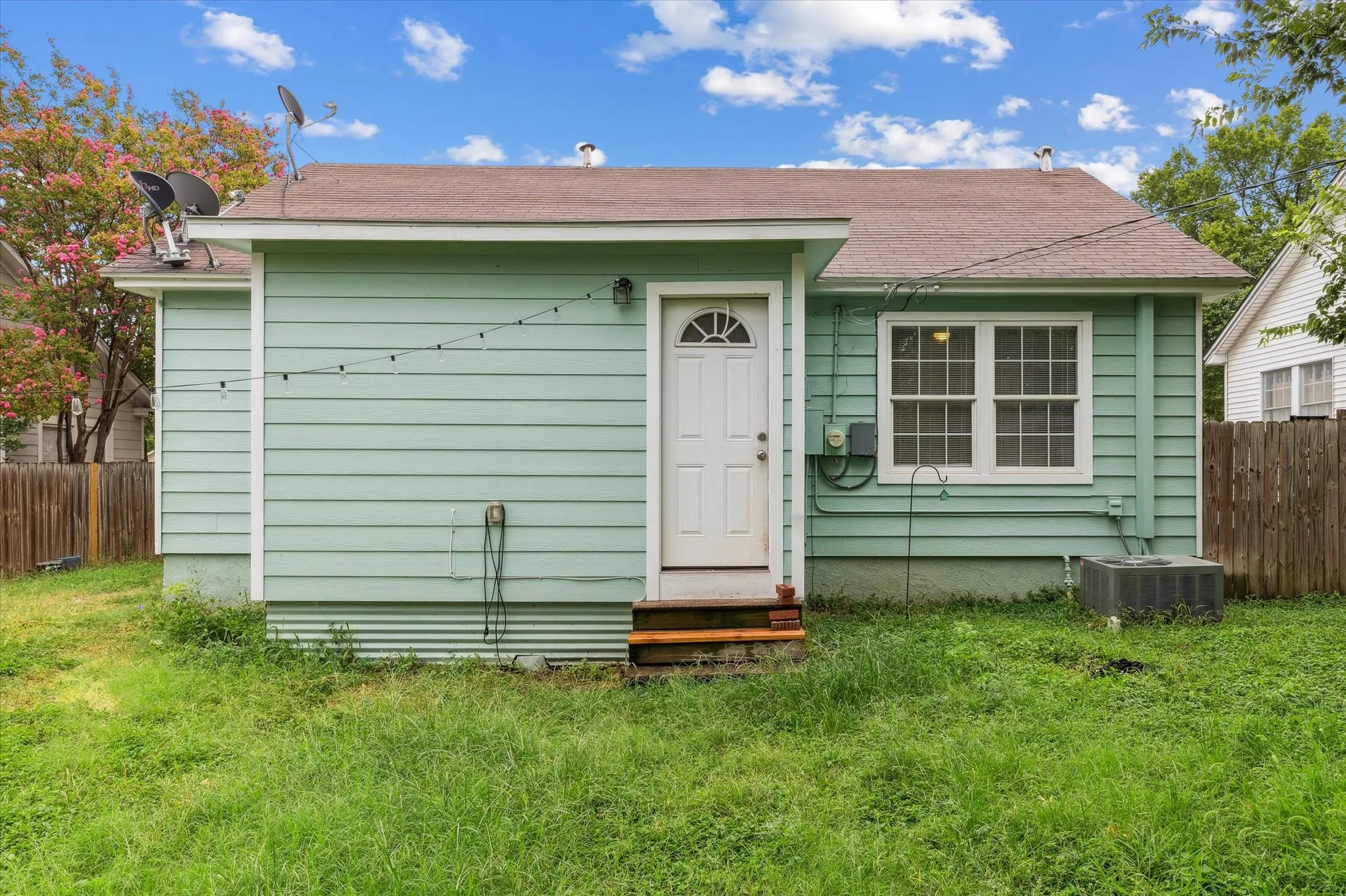 Single Family Residence For Sale in Mc Lennan County , 2603 Trice Avenue, Waco, Texas 76707, 2 Bedroom, 1 Bathroom, Garage spaces, 996 Sqft, built in 1942, mls#21238281, Real Estate Agent in Waco, Homes For Sale in Mc Lennan county, Homes For Sale in Waco, Realtor in Waco Texas, Real Estate Brokerage Independent Realty Texas, Luminita Cordes Realtor