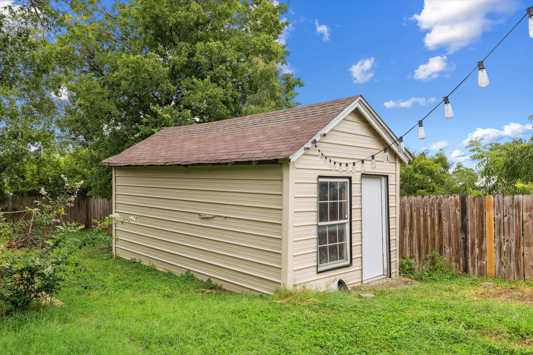 Single Family Residence For Sale in Mc Lennan County , 2603 Trice Avenue, Waco, Texas 76707, 2 Bedroom, 1 Bathroom, Garage spaces, 996 Sqft, built in 1942, mls#21238281, Real Estate Agent in Waco, Homes For Sale in Mc Lennan county, Homes For Sale in Waco, Realtor in Waco Texas, Real Estate Brokerage Independent Realty Texas, Luminita Cordes Realtor
