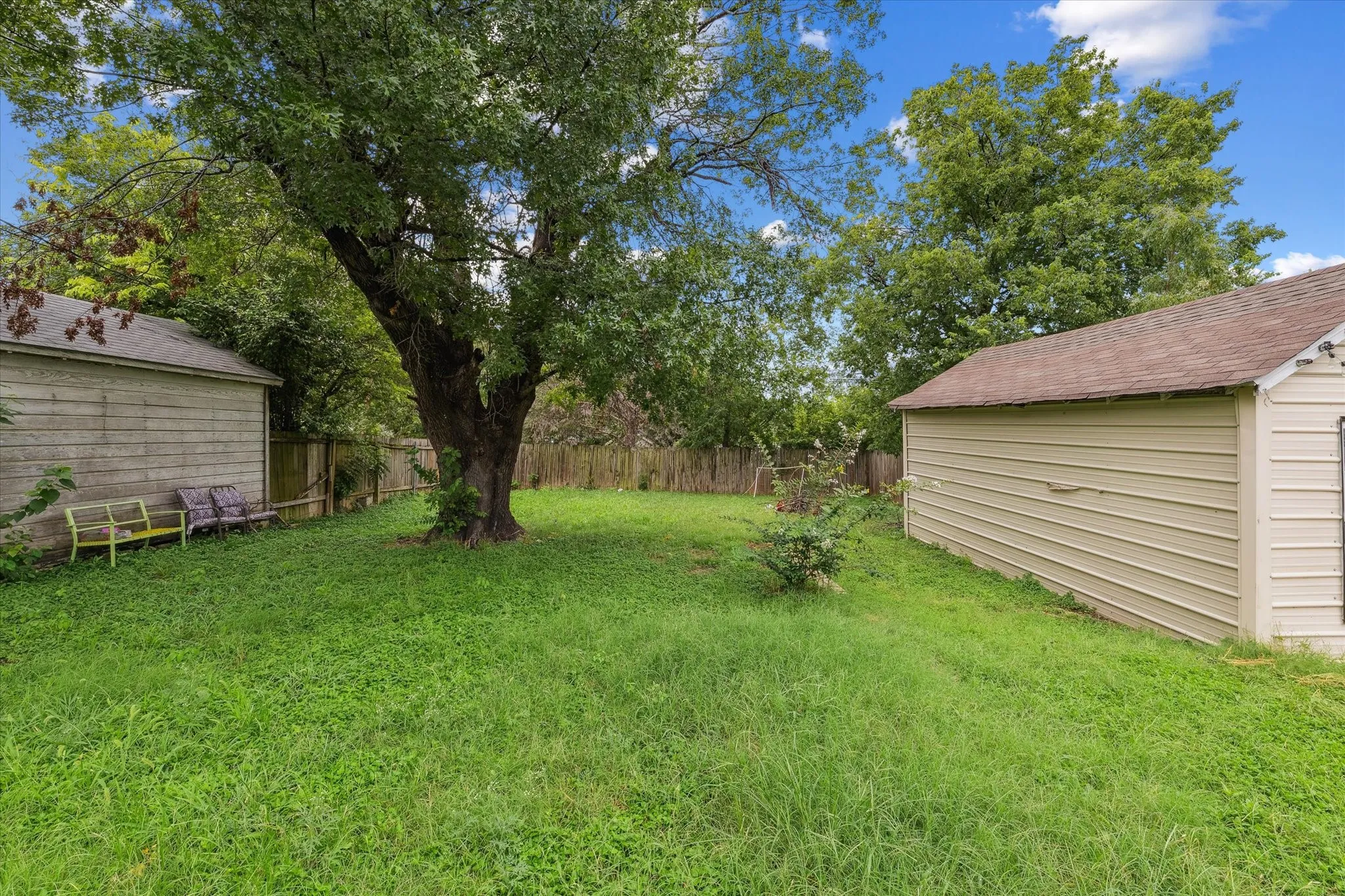 Single Family Residence For Sale in Mc Lennan County , 2603 Trice Avenue, Waco, Texas 76707, 2 Bedroom, 1 Bathroom, Garage spaces, 996 Sqft, built in 1942, mls#21238281, Real Estate Agent in Waco, Homes For Sale in Mc Lennan county, Homes For Sale in Waco, Realtor in Waco Texas, Real Estate Brokerage Independent Realty Texas, Luminita Cordes Realtor