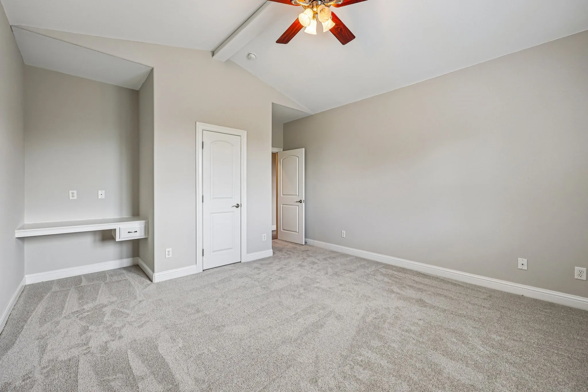 Single Family Residence For Sale in Rockwall County , 711 Ridgeview Drive, Rockwall, Texas 75087, 4 Bedroom, 4 Bathroom, 3 Garage spaces, 4,387 Sqft, built in 2008, Preowned, mls#21238945, Real Estate Agent in Rockwall, Homes For Sale in Rockwall county, Homes For Sale in Rockwall, Realtor in Rockwall Texas, Real Estate Brokerage Independent Realty Texas, Luminita Cordes Realtor
