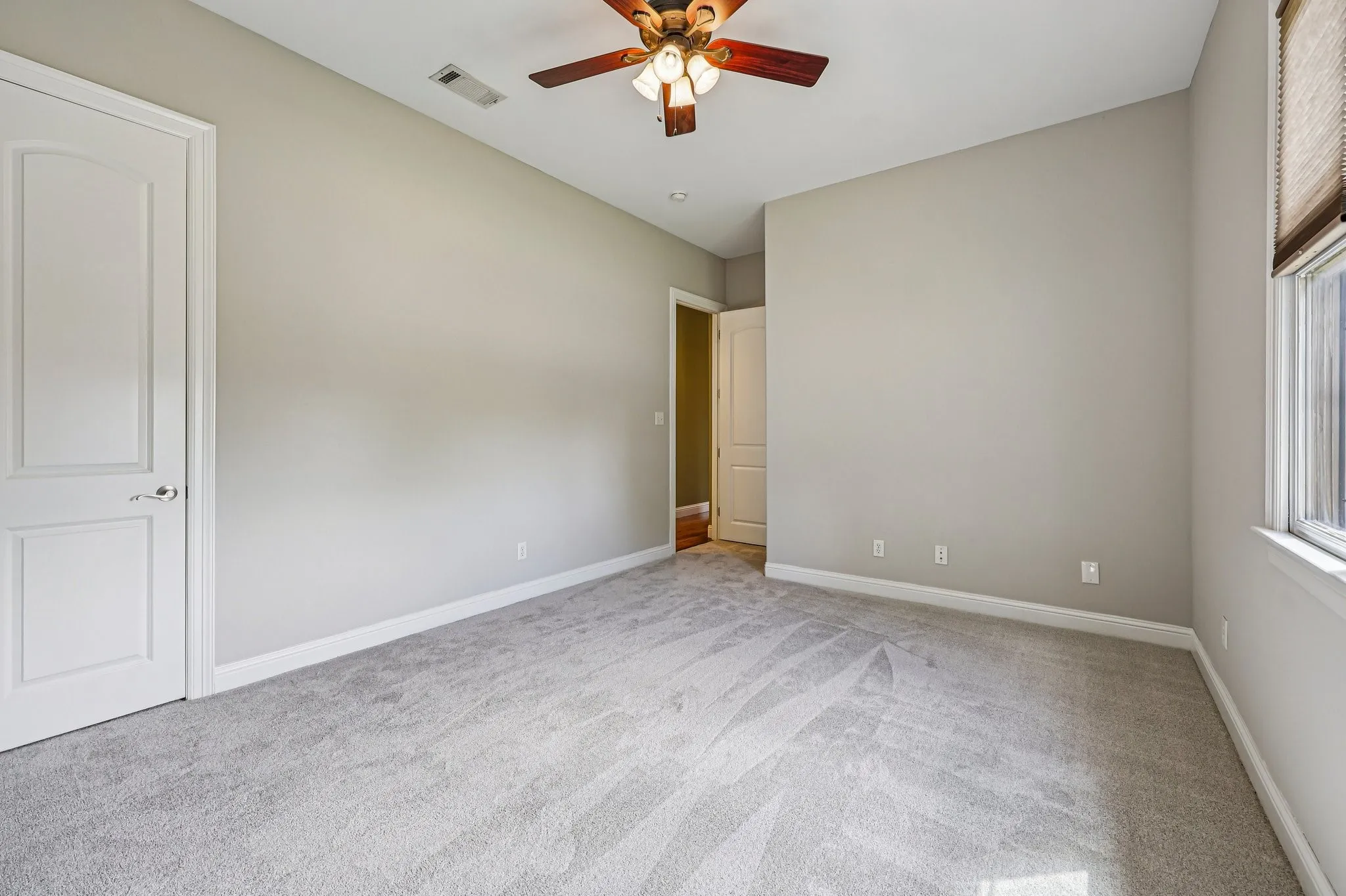 Single Family Residence For Sale in Rockwall County , 711 Ridgeview Drive, Rockwall, Texas 75087, 4 Bedroom, 4 Bathroom, 3 Garage spaces, 4,387 Sqft, built in 2008, Preowned, mls#21238945, Real Estate Agent in Rockwall, Homes For Sale in Rockwall county, Homes For Sale in Rockwall, Realtor in Rockwall Texas, Real Estate Brokerage Independent Realty Texas, Luminita Cordes Realtor