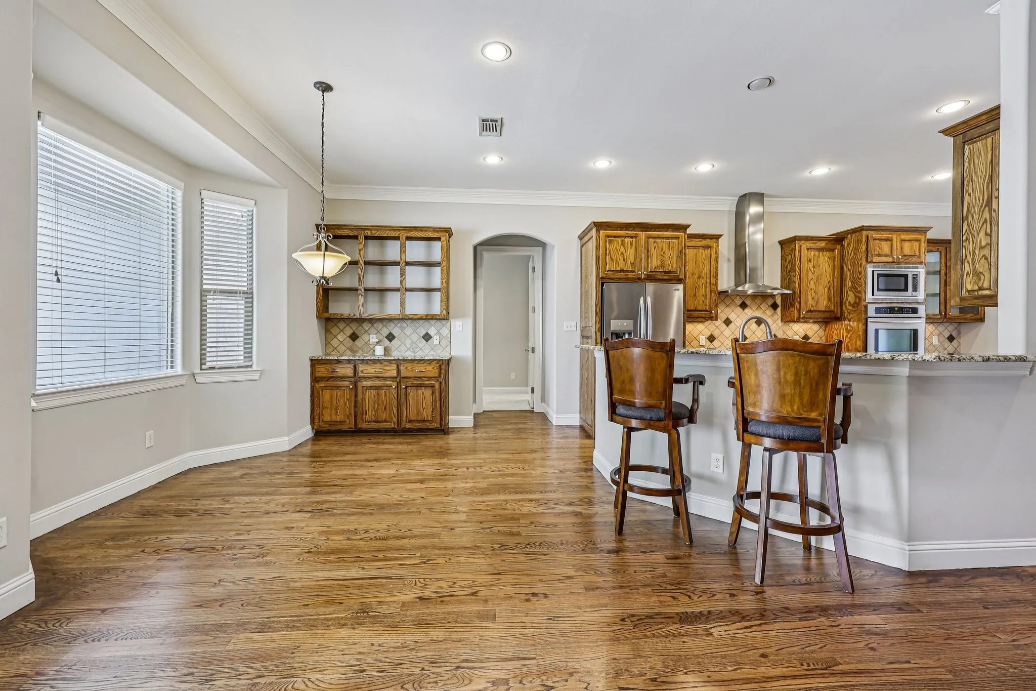 Single Family Residence For Sale in Rockwall County , 711 Ridgeview Drive, Rockwall, Texas 75087, 4 Bedroom, 4 Bathroom, 3 Garage spaces, 4,387 Sqft, built in 2008, Preowned, mls#21238945, Real Estate Agent in Rockwall, Homes For Sale in Rockwall county, Homes For Sale in Rockwall, Realtor in Rockwall Texas, Real Estate Brokerage Independent Realty Texas, Luminita Cordes Realtor