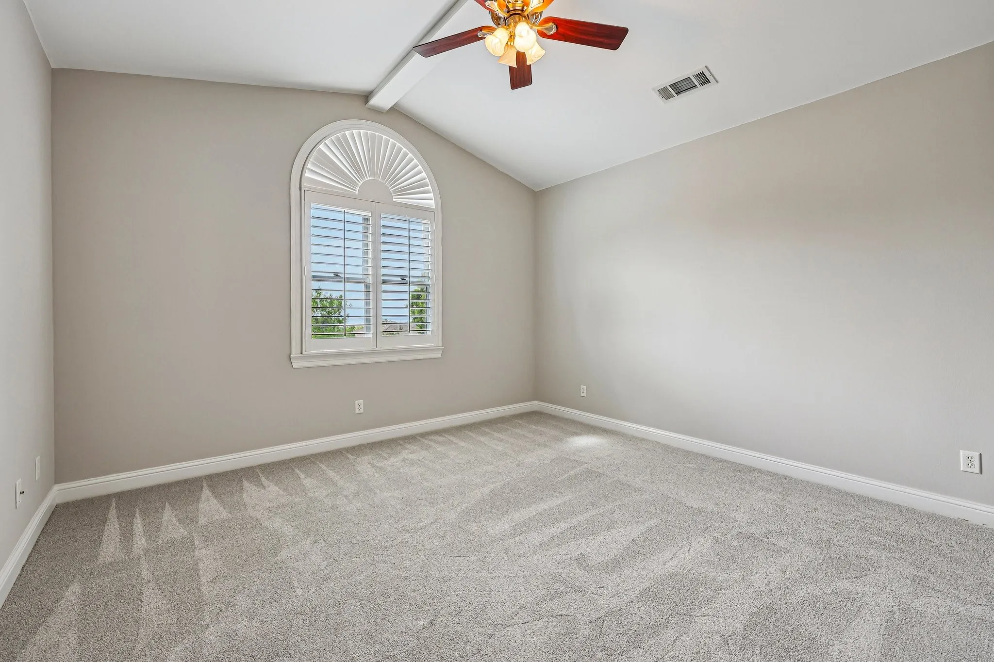 Single Family Residence For Sale in Rockwall County , 711 Ridgeview Drive, Rockwall, Texas 75087, 4 Bedroom, 4 Bathroom, 3 Garage spaces, 4,387 Sqft, built in 2008, Preowned, mls#21238945, Real Estate Agent in Rockwall, Homes For Sale in Rockwall county, Homes For Sale in Rockwall, Realtor in Rockwall Texas, Real Estate Brokerage Independent Realty Texas, Luminita Cordes Realtor