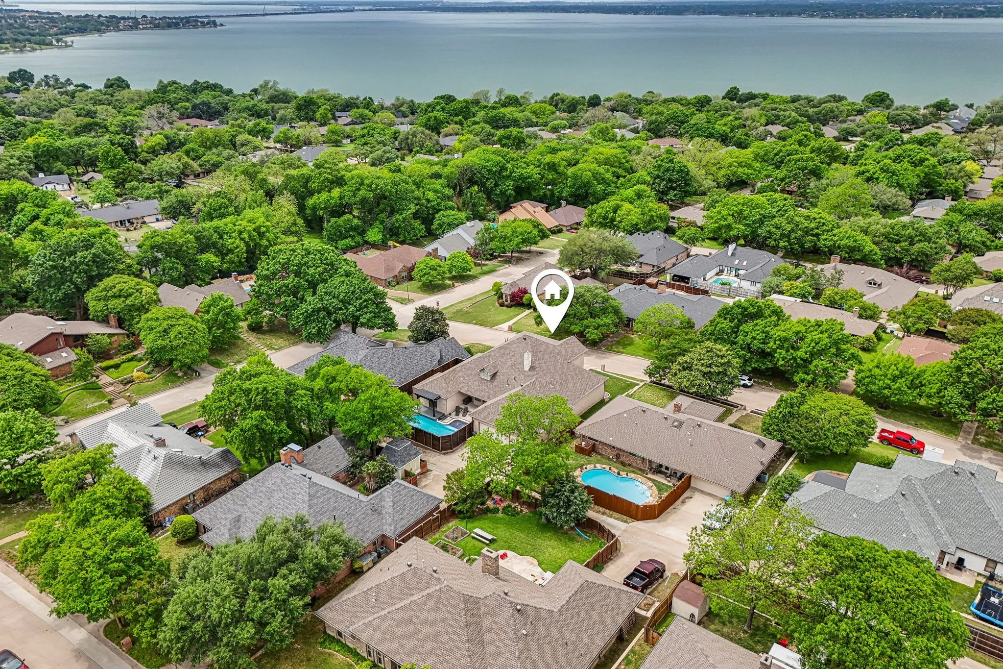Single Family Residence For Sale in Rockwall County , 711 Ridgeview Drive, Rockwall, Texas 75087, 4 Bedroom, 4 Bathroom, 3 Garage spaces, 4,387 Sqft, built in 2008, Preowned, mls#21238945, Real Estate Agent in Rockwall, Homes For Sale in Rockwall county, Homes For Sale in Rockwall, Realtor in Rockwall Texas, Real Estate Brokerage Independent Realty Texas, Luminita Cordes Realtor