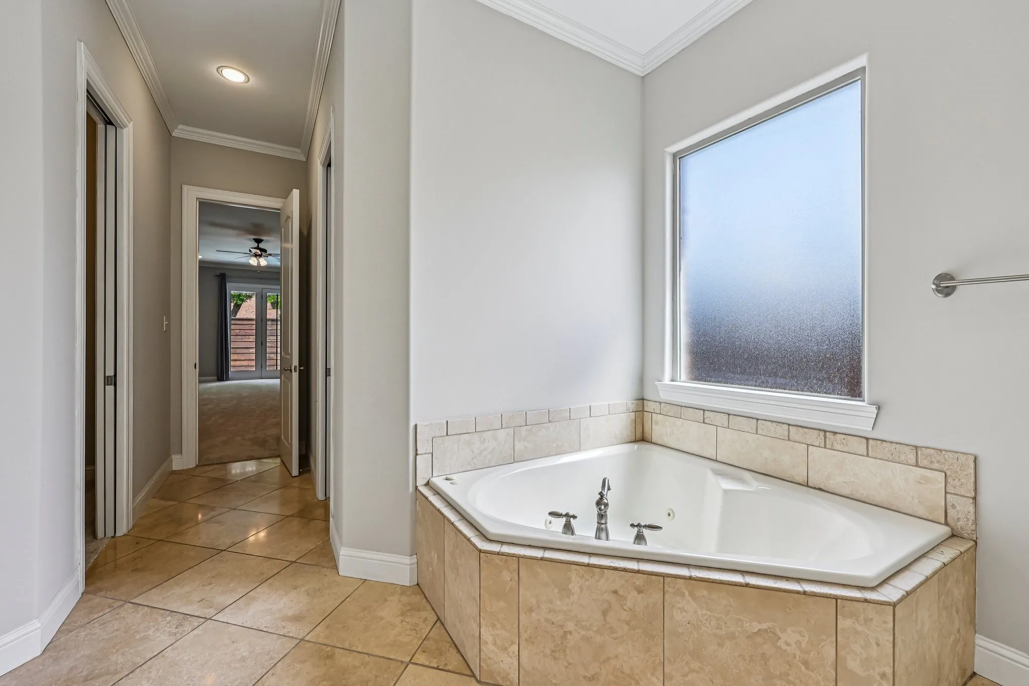 Single Family Residence For Sale in Rockwall County , 711 Ridgeview Drive, Rockwall, Texas 75087, 4 Bedroom, 4 Bathroom, 3 Garage spaces, 4,387 Sqft, built in 2008, Preowned, mls#21238945, Real Estate Agent in Rockwall, Homes For Sale in Rockwall county, Homes For Sale in Rockwall, Realtor in Rockwall Texas, Real Estate Brokerage Independent Realty Texas, Luminita Cordes Realtor