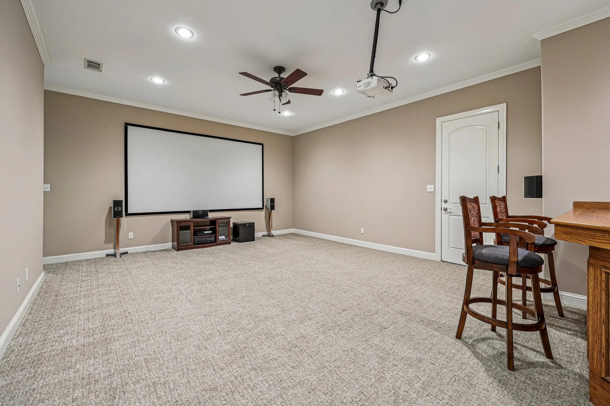 Single Family Residence For Sale in Rockwall County , 711 Ridgeview Drive, Rockwall, Texas 75087, 4 Bedroom, 4 Bathroom, 3 Garage spaces, 4,387 Sqft, built in 2008, Preowned, mls#21238945, Real Estate Agent in Rockwall, Homes For Sale in Rockwall county, Homes For Sale in Rockwall, Realtor in Rockwall Texas, Real Estate Brokerage Independent Realty Texas, Luminita Cordes Realtor