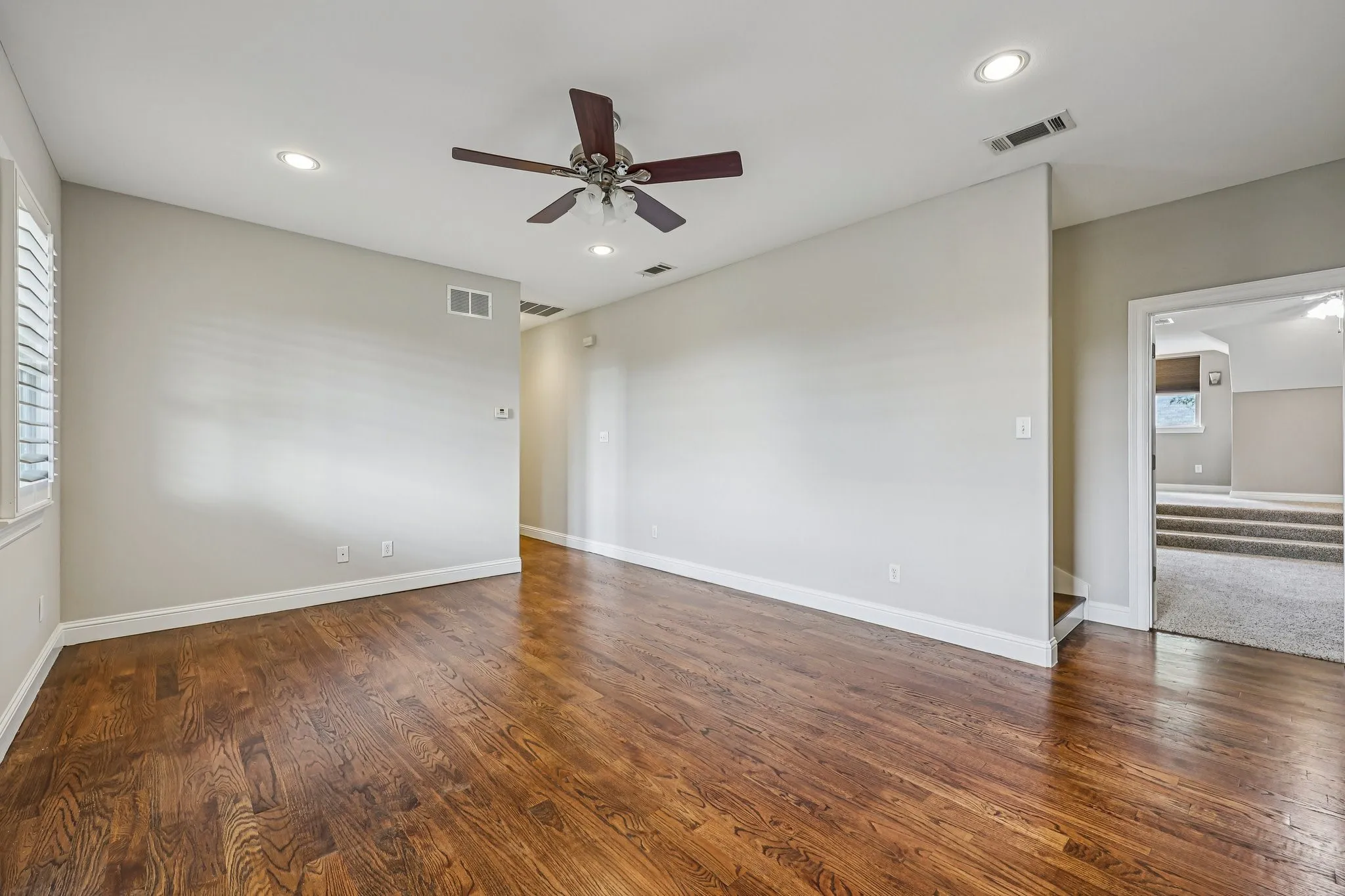 Single Family Residence For Sale in Rockwall County , 711 Ridgeview Drive, Rockwall, Texas 75087, 4 Bedroom, 4 Bathroom, 3 Garage spaces, 4,387 Sqft, built in 2008, Preowned, mls#21238945, Real Estate Agent in Rockwall, Homes For Sale in Rockwall county, Homes For Sale in Rockwall, Realtor in Rockwall Texas, Real Estate Brokerage Independent Realty Texas, Luminita Cordes Realtor