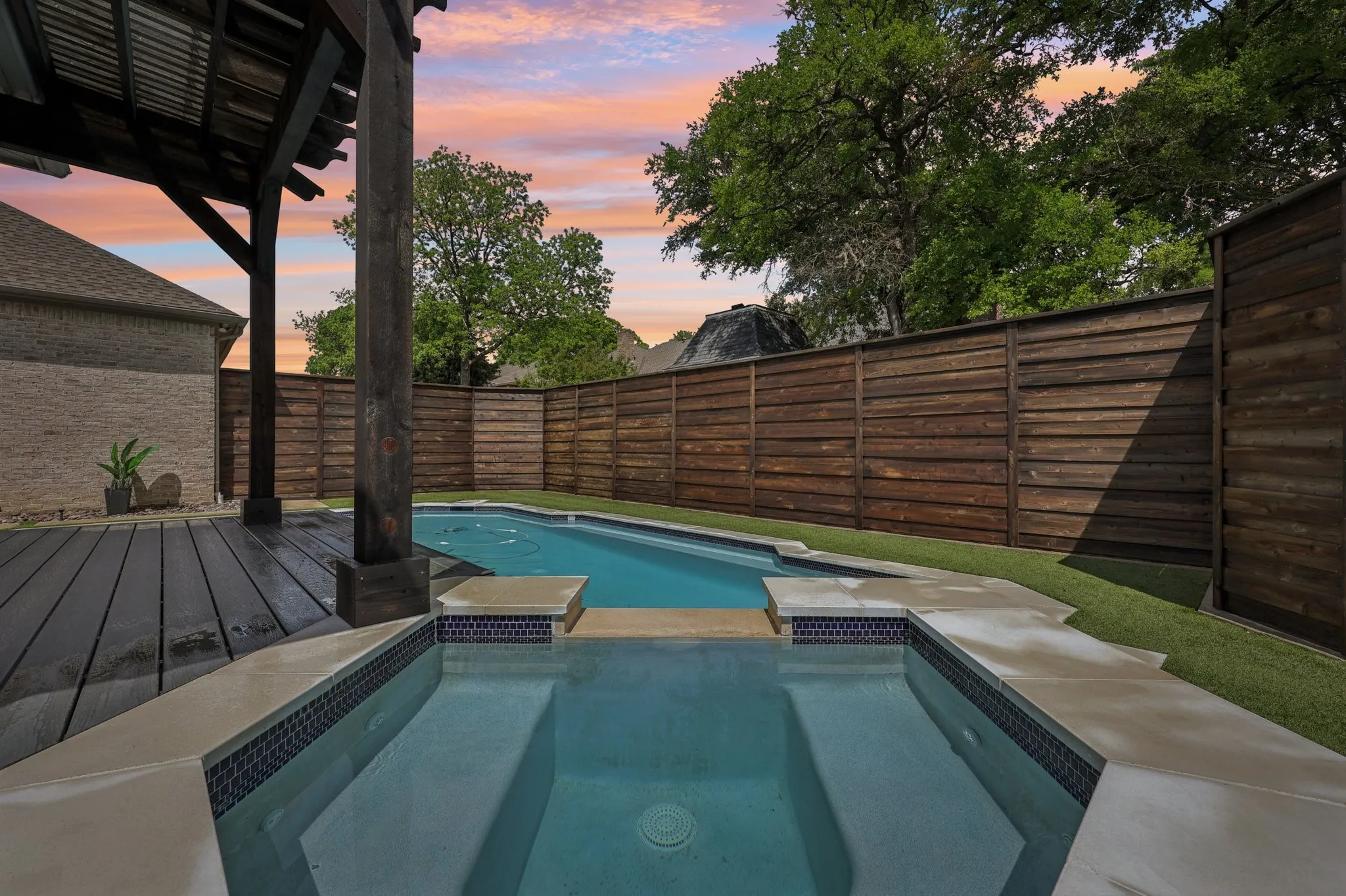 Single Family Residence For Sale in Rockwall County , 711 Ridgeview Drive, Rockwall, Texas 75087, 4 Bedroom, 4 Bathroom, 3 Garage spaces, 4,387 Sqft, built in 2008, Preowned, mls#21238945, Real Estate Agent in Rockwall, Homes For Sale in Rockwall county, Homes For Sale in Rockwall, Realtor in Rockwall Texas, Real Estate Brokerage Independent Realty Texas, Luminita Cordes Realtor
