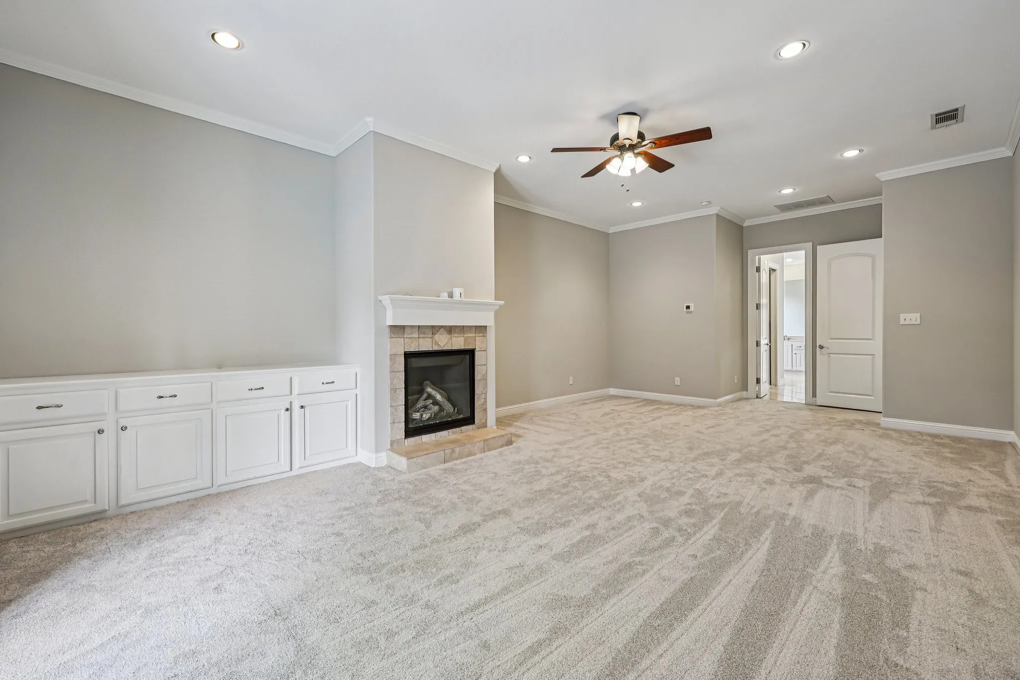 Single Family Residence For Sale in Rockwall County , 711 Ridgeview Drive, Rockwall, Texas 75087, 4 Bedroom, 4 Bathroom, 3 Garage spaces, 4,387 Sqft, built in 2008, Preowned, mls#21238945, Real Estate Agent in Rockwall, Homes For Sale in Rockwall county, Homes For Sale in Rockwall, Realtor in Rockwall Texas, Real Estate Brokerage Independent Realty Texas, Luminita Cordes Realtor