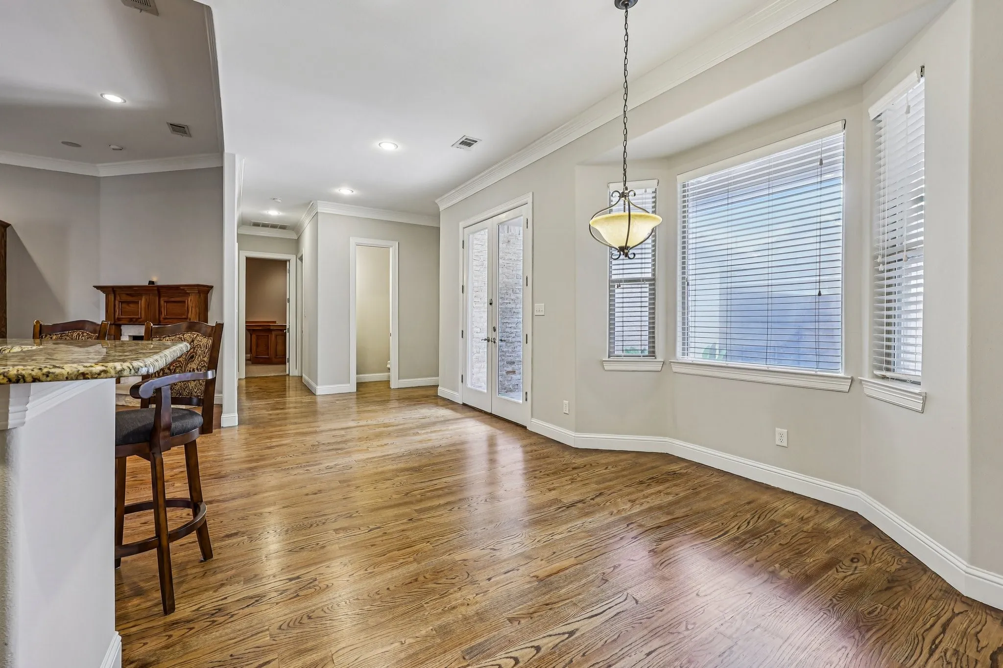 Single Family Residence For Sale in Rockwall County , 711 Ridgeview Drive, Rockwall, Texas 75087, 4 Bedroom, 4 Bathroom, 3 Garage spaces, 4,387 Sqft, built in 2008, Preowned, mls#21238945, Real Estate Agent in Rockwall, Homes For Sale in Rockwall county, Homes For Sale in Rockwall, Realtor in Rockwall Texas, Real Estate Brokerage Independent Realty Texas, Luminita Cordes Realtor