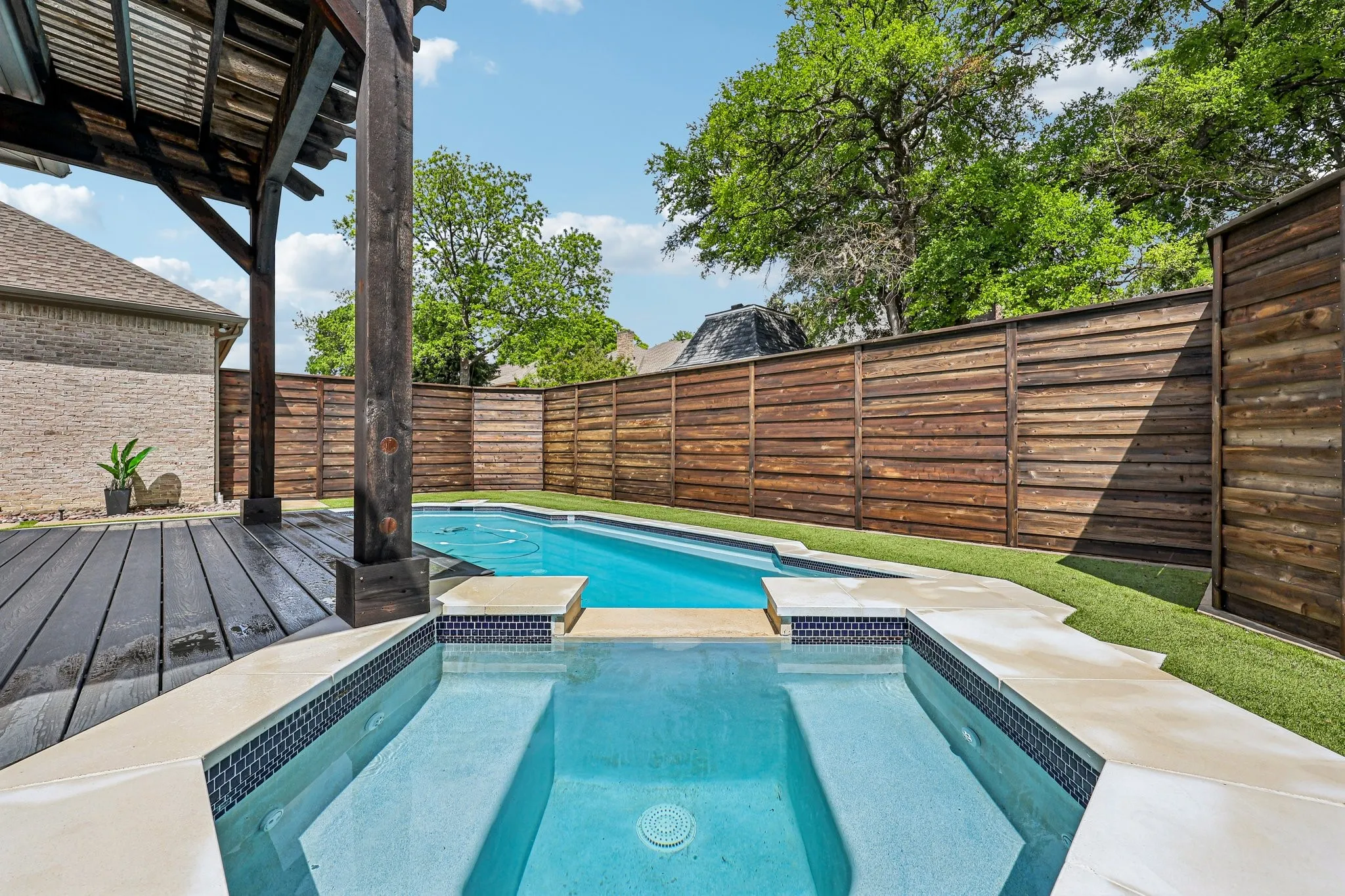 Single Family Residence For Sale in Rockwall County , 711 Ridgeview Drive, Rockwall, Texas 75087, 4 Bedroom, 4 Bathroom, 3 Garage spaces, 4,387 Sqft, built in 2008, Preowned, mls#21238945, Real Estate Agent in Rockwall, Homes For Sale in Rockwall county, Homes For Sale in Rockwall, Realtor in Rockwall Texas, Real Estate Brokerage Independent Realty Texas, Luminita Cordes Realtor