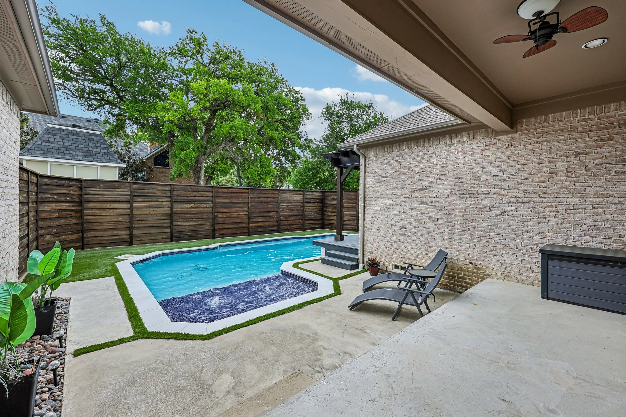 Single Family Residence For Sale in Rockwall County , 711 Ridgeview Drive, Rockwall, Texas 75087, 4 Bedroom, 4 Bathroom, 3 Garage spaces, 4,387 Sqft, built in 2008, Preowned, mls#21238945, Real Estate Agent in Rockwall, Homes For Sale in Rockwall county, Homes For Sale in Rockwall, Realtor in Rockwall Texas, Real Estate Brokerage Independent Realty Texas, Luminita Cordes Realtor