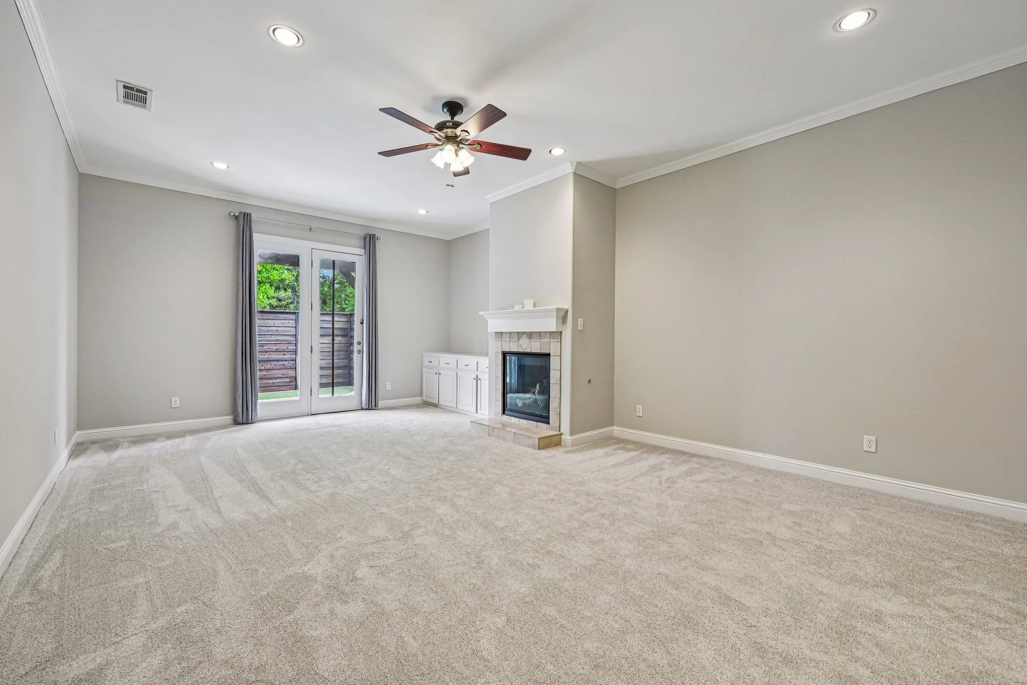 Single Family Residence For Sale in Rockwall County , 711 Ridgeview Drive, Rockwall, Texas 75087, 4 Bedroom, 4 Bathroom, 3 Garage spaces, 4,387 Sqft, built in 2008, Preowned, mls#21238945, Real Estate Agent in Rockwall, Homes For Sale in Rockwall county, Homes For Sale in Rockwall, Realtor in Rockwall Texas, Real Estate Brokerage Independent Realty Texas, Luminita Cordes Realtor