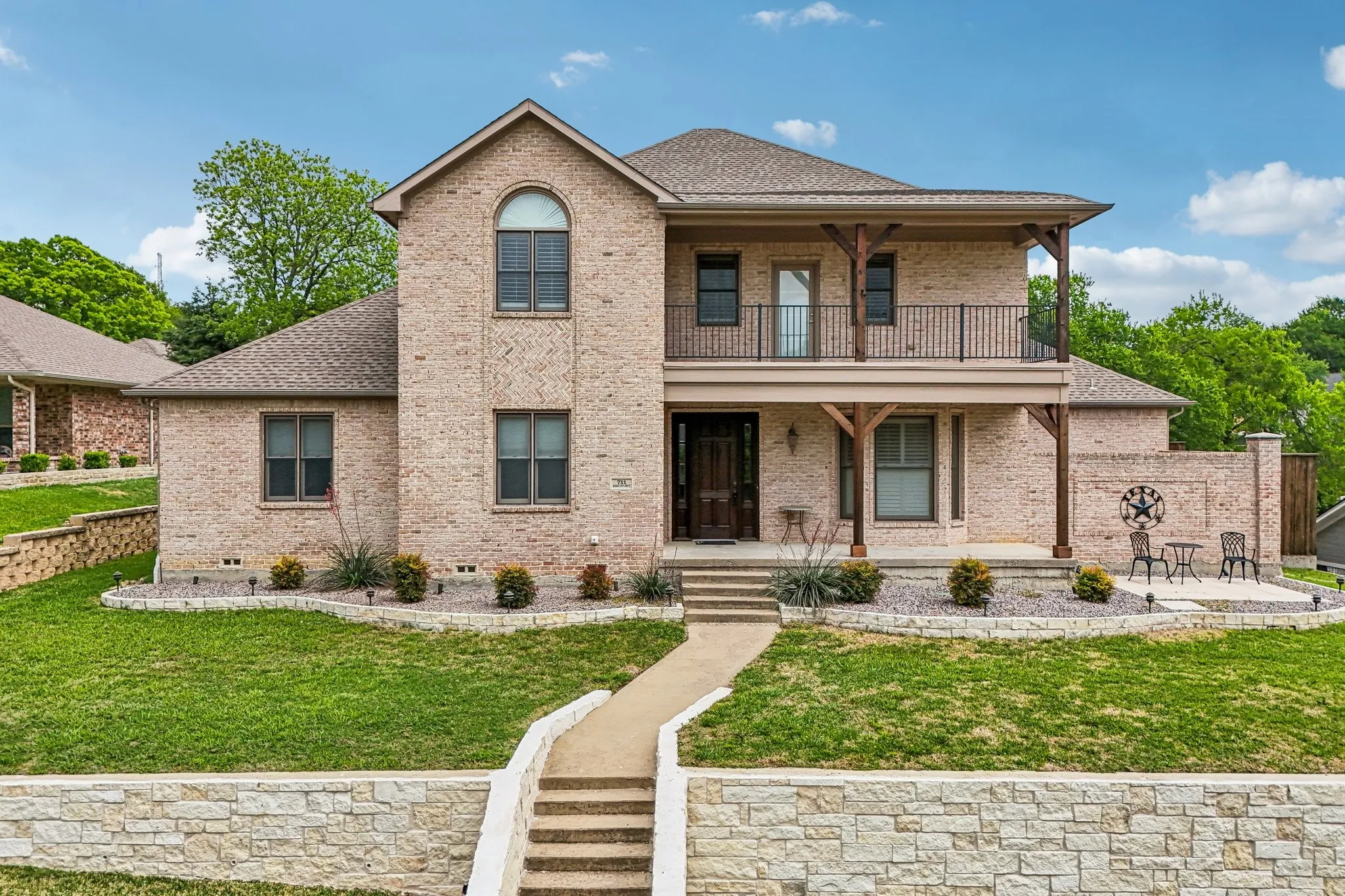 Single Family Residence For Sale in Rockwall County , 711 Ridgeview Drive, Rockwall, Texas 75087, 4 Bedroom, 4 Bathroom, 3 Garage spaces, 4,387 Sqft, built in 2008, Preowned, mls#21238945, Real Estate Agent in Rockwall, Homes For Sale in Rockwall county, Homes For Sale in Rockwall, Realtor in Rockwall Texas, Real Estate Brokerage Independent Realty Texas, Luminita Cordes Realtor
