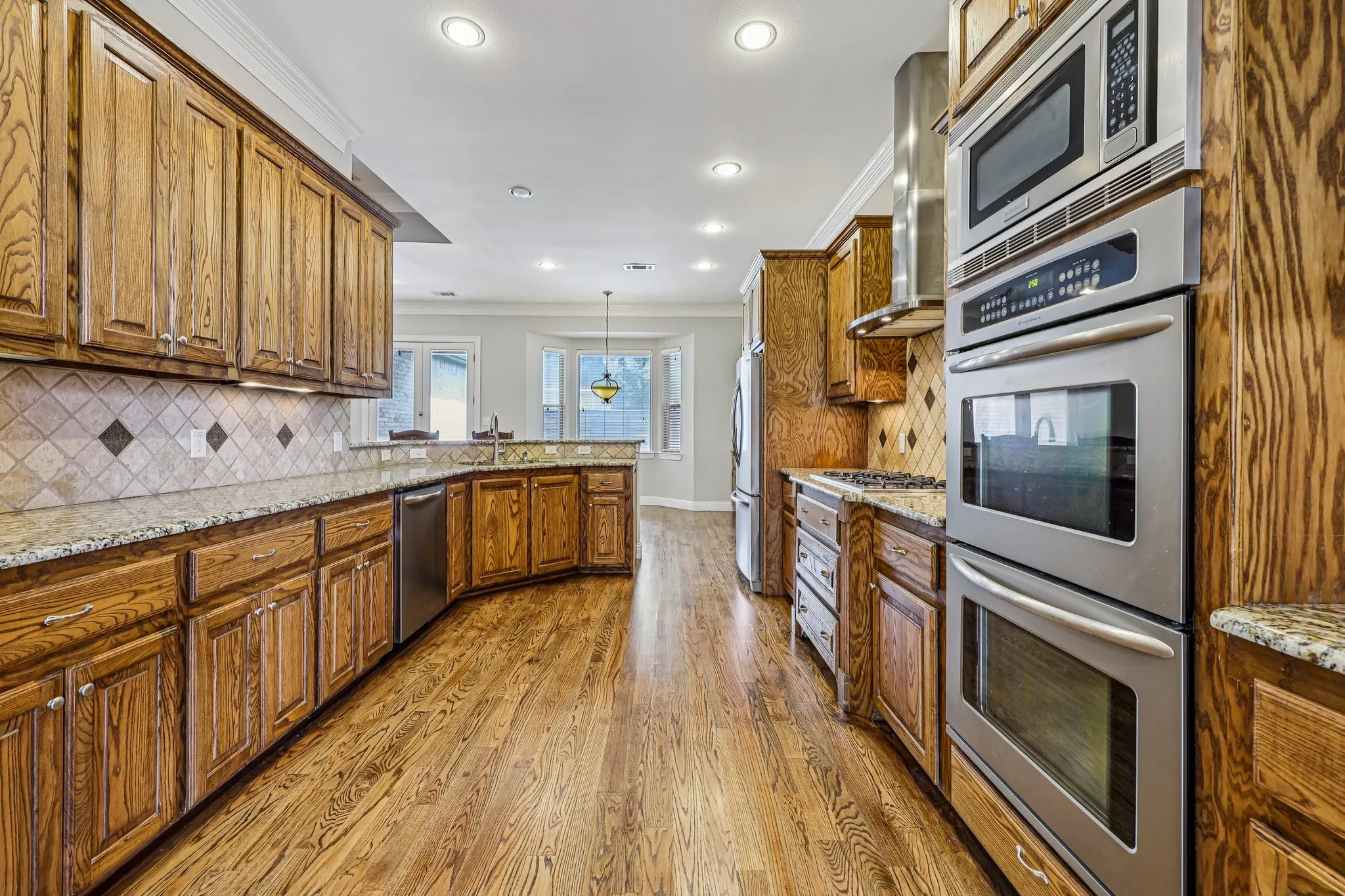 Single Family Residence For Sale in Rockwall County , 711 Ridgeview Drive, Rockwall, Texas 75087, 4 Bedroom, 4 Bathroom, 3 Garage spaces, 4,387 Sqft, built in 2008, Preowned, mls#21238945, Real Estate Agent in Rockwall, Homes For Sale in Rockwall county, Homes For Sale in Rockwall, Realtor in Rockwall Texas, Real Estate Brokerage Independent Realty Texas, Luminita Cordes Realtor