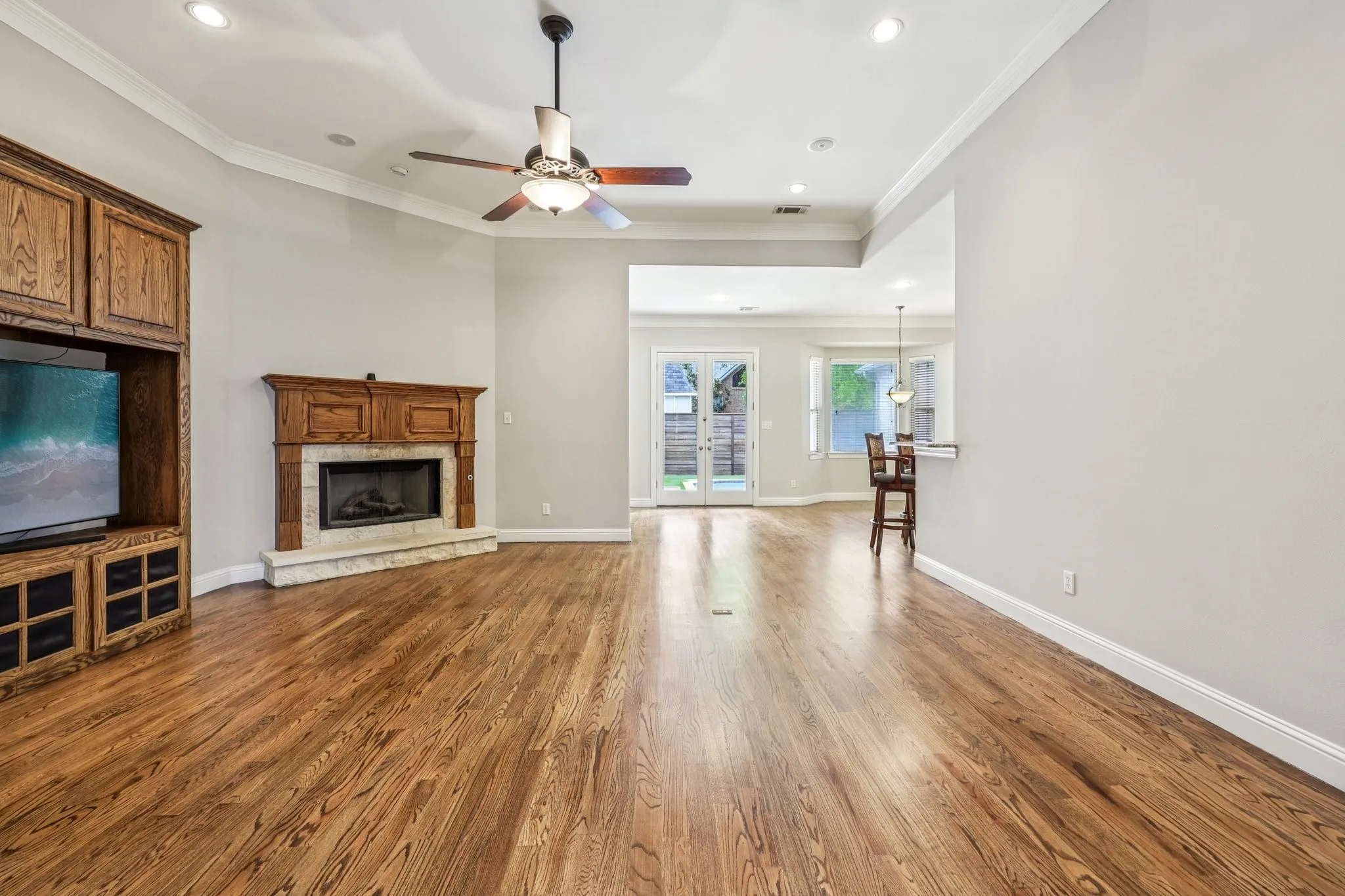 Single Family Residence For Sale in Rockwall County , 711 Ridgeview Drive, Rockwall, Texas 75087, 4 Bedroom, 4 Bathroom, 3 Garage spaces, 4,387 Sqft, built in 2008, Preowned, mls#21238945, Real Estate Agent in Rockwall, Homes For Sale in Rockwall county, Homes For Sale in Rockwall, Realtor in Rockwall Texas, Real Estate Brokerage Independent Realty Texas, Luminita Cordes Realtor