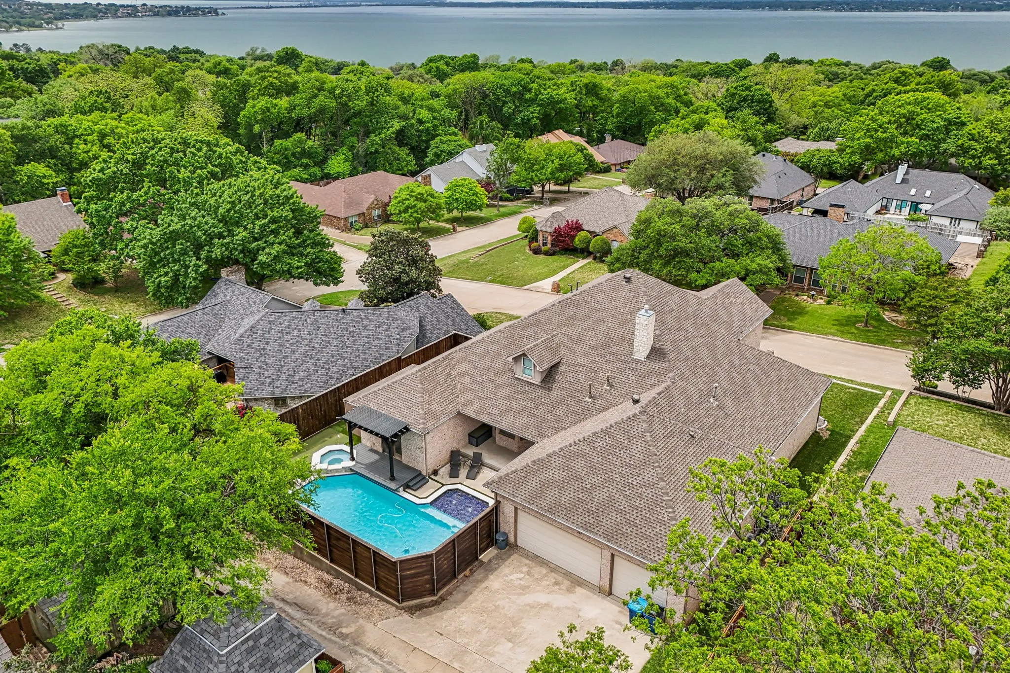 Single Family Residence For Sale in Rockwall County , 711 Ridgeview Drive, Rockwall, Texas 75087, 4 Bedroom, 4 Bathroom, 3 Garage spaces, 4,387 Sqft, built in 2008, Preowned, mls#21238945, Real Estate Agent in Rockwall, Homes For Sale in Rockwall county, Homes For Sale in Rockwall, Realtor in Rockwall Texas, Real Estate Brokerage Independent Realty Texas, Luminita Cordes Realtor