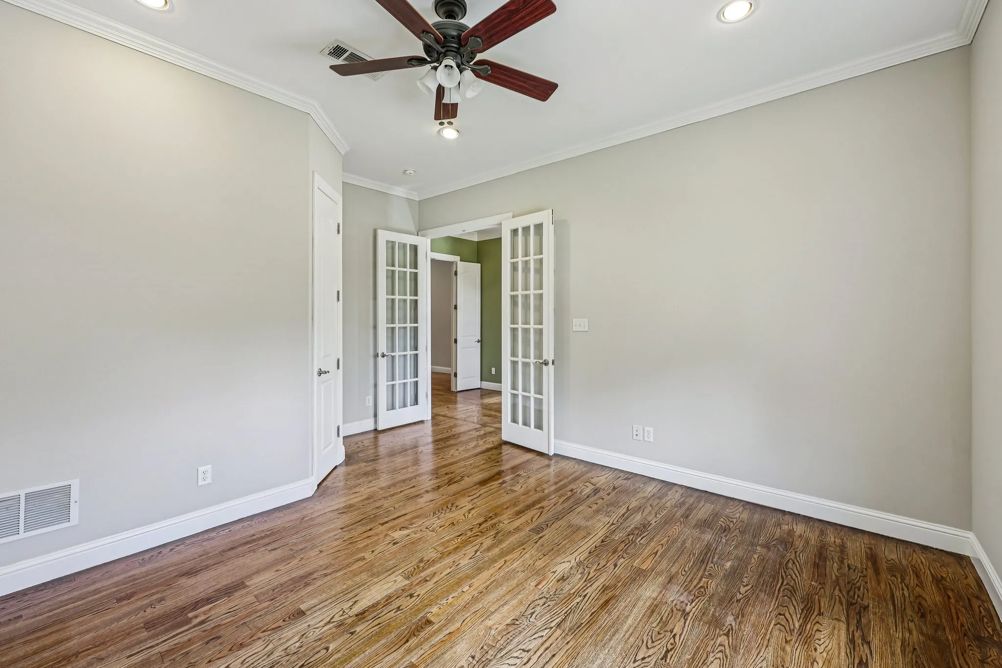 Single Family Residence For Sale in Rockwall County , 711 Ridgeview Drive, Rockwall, Texas 75087, 4 Bedroom, 4 Bathroom, 3 Garage spaces, 4,387 Sqft, built in 2008, Preowned, mls#21238945, Real Estate Agent in Rockwall, Homes For Sale in Rockwall county, Homes For Sale in Rockwall, Realtor in Rockwall Texas, Real Estate Brokerage Independent Realty Texas, Luminita Cordes Realtor