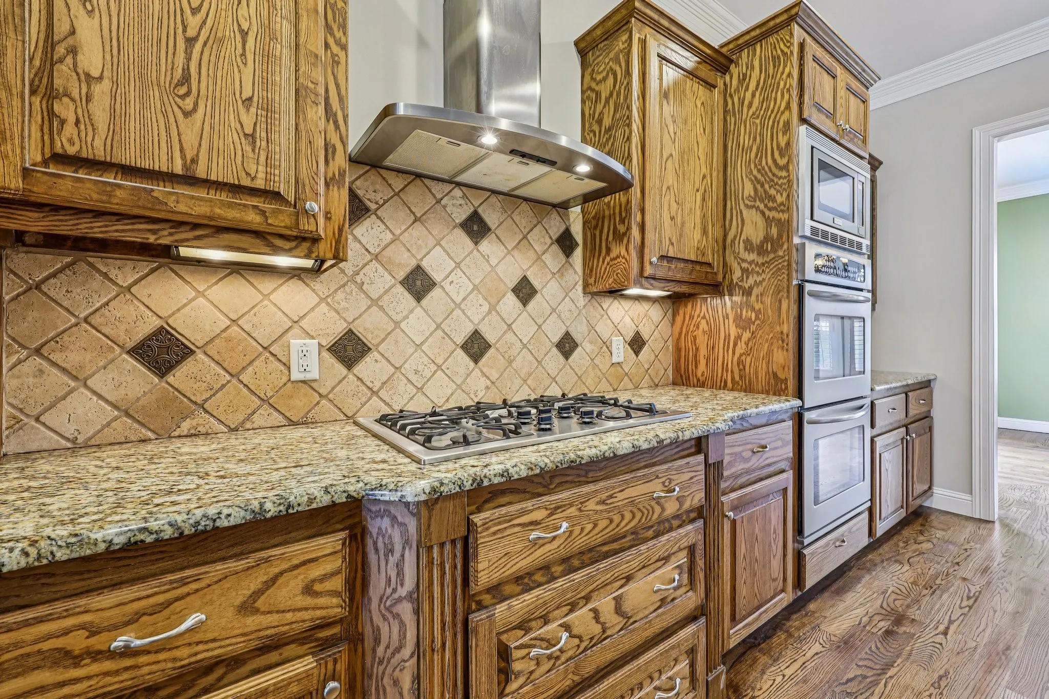 Single Family Residence For Sale in Rockwall County , 711 Ridgeview Drive, Rockwall, Texas 75087, 4 Bedroom, 4 Bathroom, 3 Garage spaces, 4,387 Sqft, built in 2008, Preowned, mls#21238945, Real Estate Agent in Rockwall, Homes For Sale in Rockwall county, Homes For Sale in Rockwall, Realtor in Rockwall Texas, Real Estate Brokerage Independent Realty Texas, Luminita Cordes Realtor
