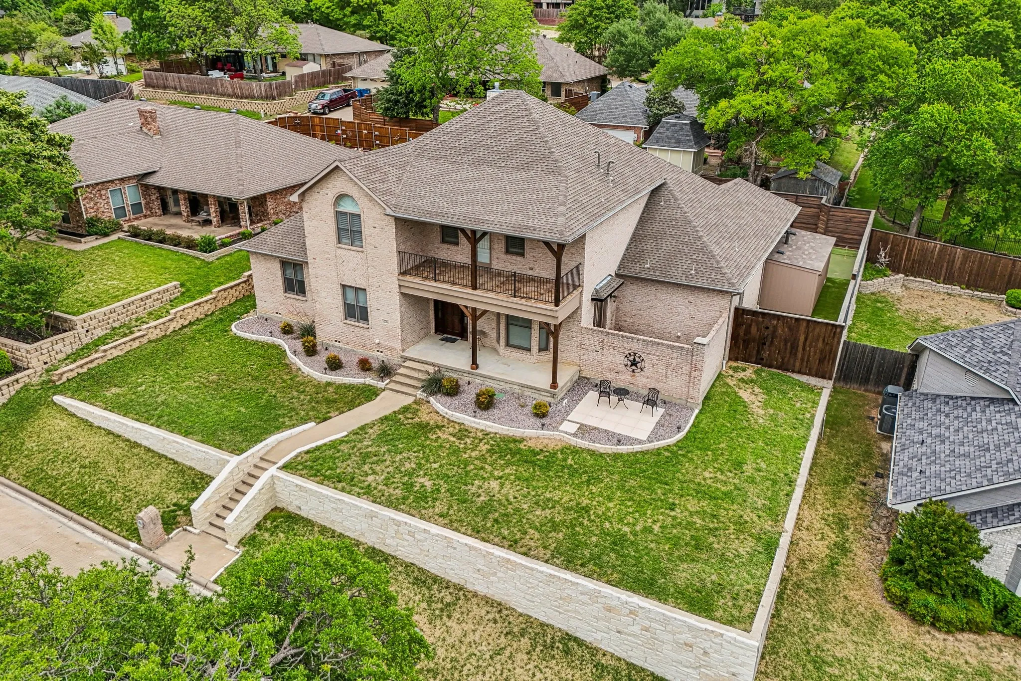 Single Family Residence For Sale in Rockwall County , 711 Ridgeview Drive, Rockwall, Texas 75087, 4 Bedroom, 4 Bathroom, 3 Garage spaces, 4,387 Sqft, built in 2008, Preowned, mls#21238945, Real Estate Agent in Rockwall, Homes For Sale in Rockwall county, Homes For Sale in Rockwall, Realtor in Rockwall Texas, Real Estate Brokerage Independent Realty Texas, Luminita Cordes Realtor