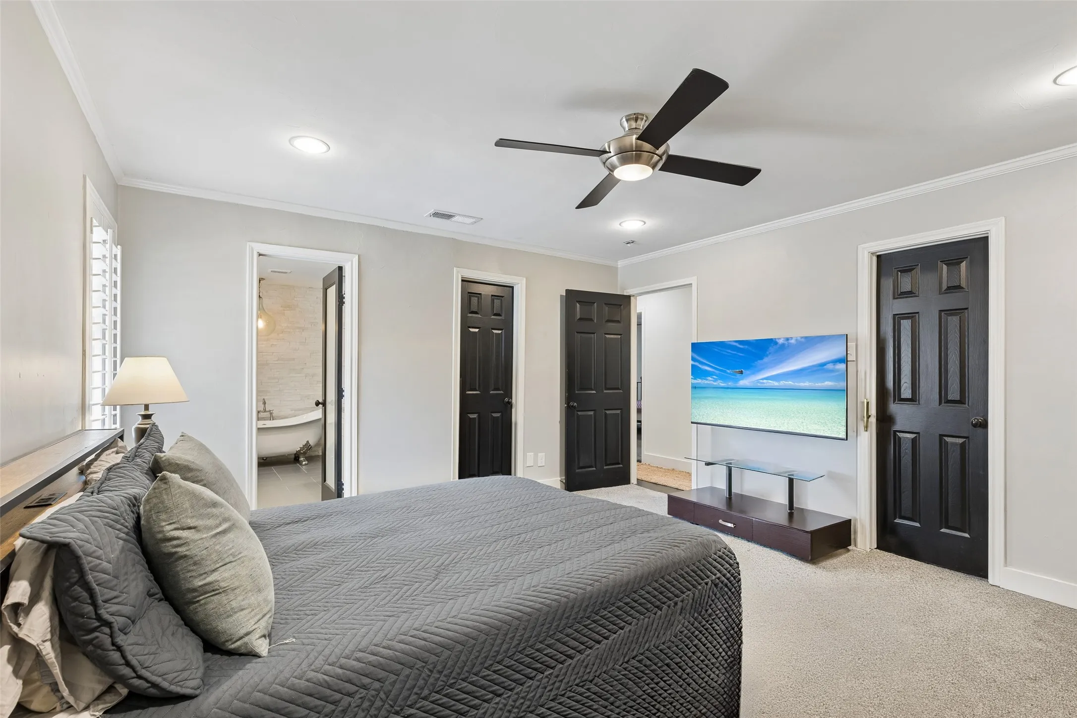 Single Family Residence For Sale in Dallas County , 2808 Reedcroft Drive, Farmers Branch, Texas 75234, 4 Bedroom, 4 Bathroom, Garage spaces, 2,608 Sqft, built in 1962, Preowned, mls#21234077, Real Estate Agent in Farmers Branch, Homes For Sale in Dallas county, Homes For Sale in Farmers Branch, Realtor in Farmers Branch Texas, Real Estate Brokerage Independent Realty Texas, Luminita Cordes Realtor