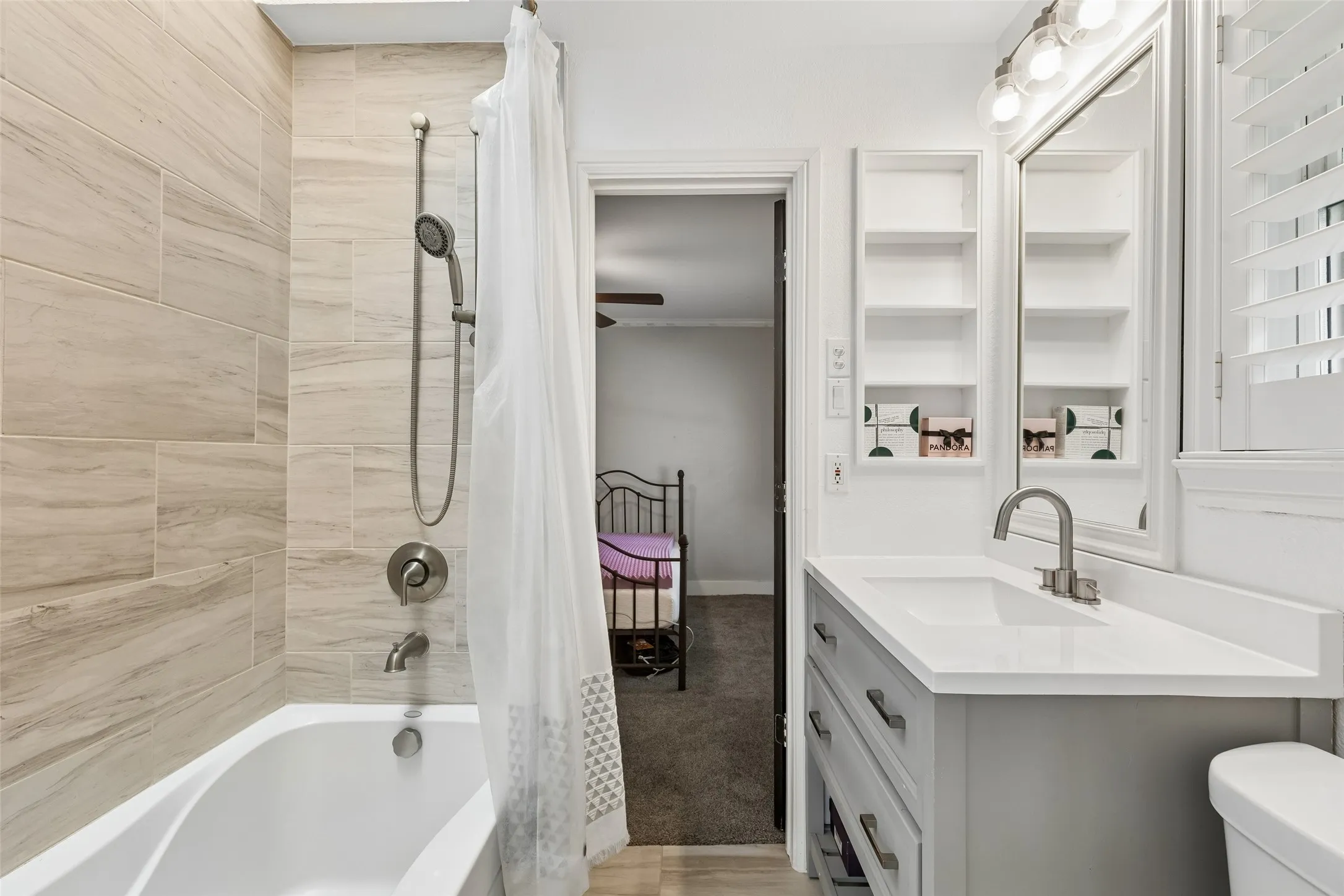 Single Family Residence For Sale in Dallas County , 2808 Reedcroft Drive, Farmers Branch, Texas 75234, 4 Bedroom, 4 Bathroom, Garage spaces, 2,608 Sqft, built in 1962, Preowned, mls#21234077, Real Estate Agent in Farmers Branch, Homes For Sale in Dallas county, Homes For Sale in Farmers Branch, Realtor in Farmers Branch Texas, Real Estate Brokerage Independent Realty Texas, Luminita Cordes Realtor
