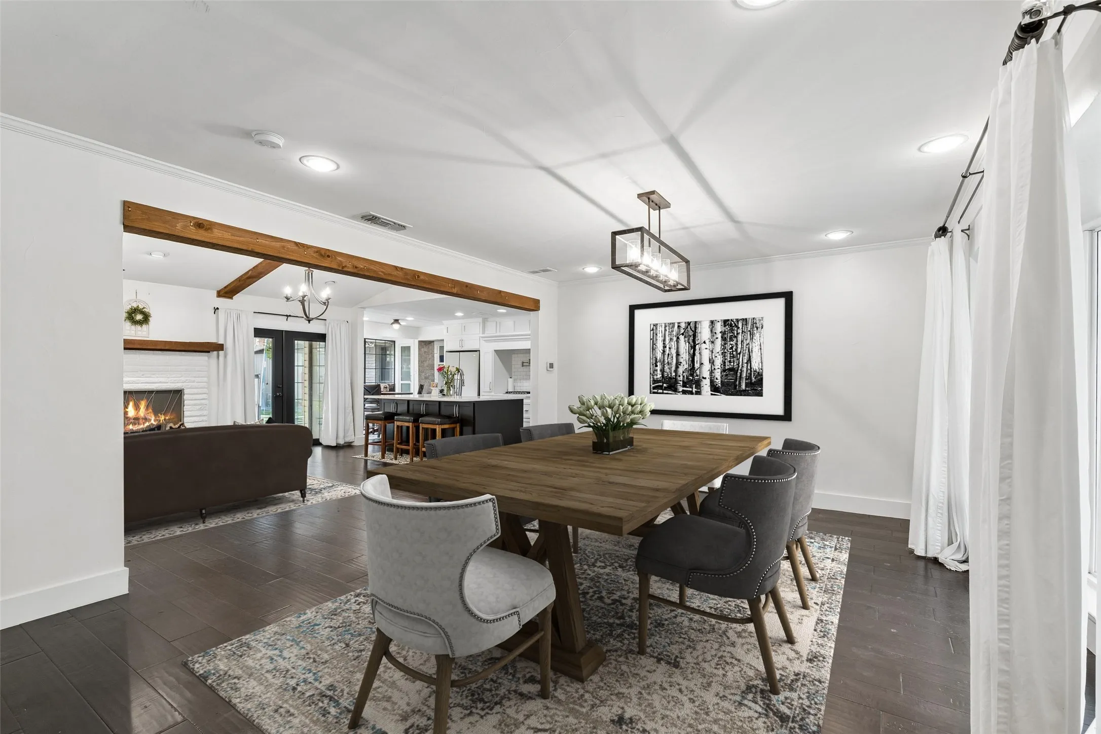 Single Family Residence For Sale in Dallas County , 2808 Reedcroft Drive, Farmers Branch, Texas 75234, 4 Bedroom, 4 Bathroom, Garage spaces, 2,608 Sqft, built in 1962, Preowned, mls#21234077, Real Estate Agent in Farmers Branch, Homes For Sale in Dallas county, Homes For Sale in Farmers Branch, Realtor in Farmers Branch Texas, Real Estate Brokerage Independent Realty Texas, Luminita Cordes Realtor