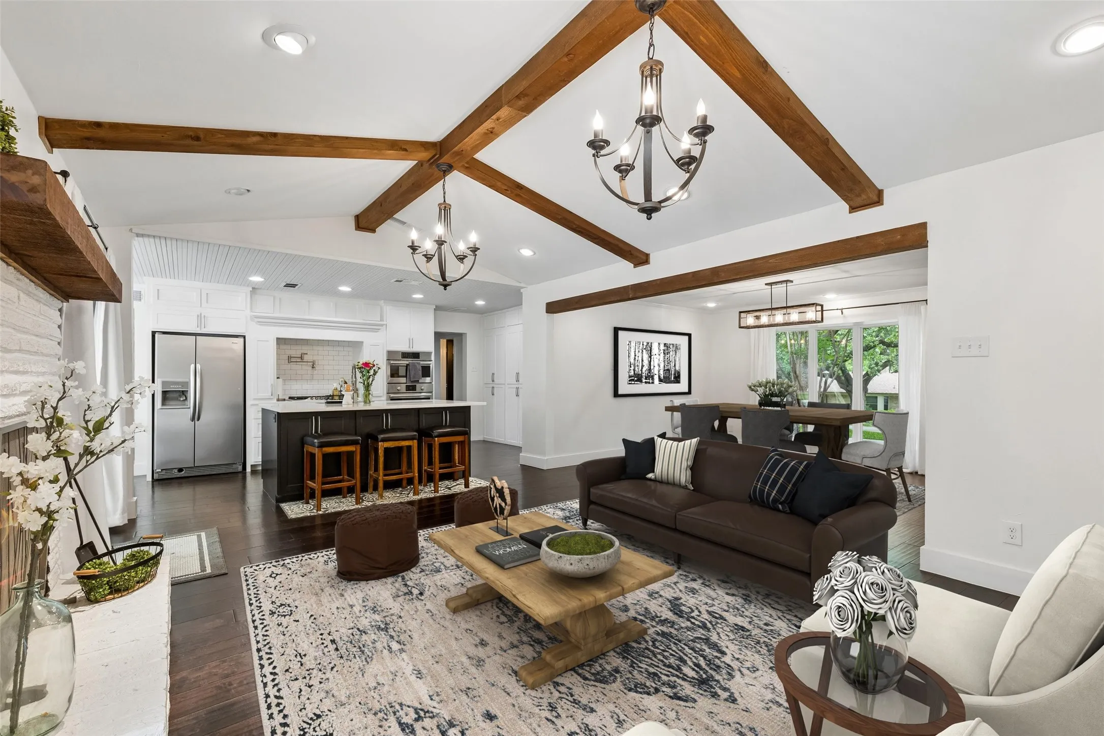 Single Family Residence For Sale in Dallas County , 2808 Reedcroft Drive, Farmers Branch, Texas 75234, 4 Bedroom, 4 Bathroom, Garage spaces, 2,608 Sqft, built in 1962, Preowned, mls#21234077, Real Estate Agent in Farmers Branch, Homes For Sale in Dallas county, Homes For Sale in Farmers Branch, Realtor in Farmers Branch Texas, Real Estate Brokerage Independent Realty Texas, Luminita Cordes Realtor