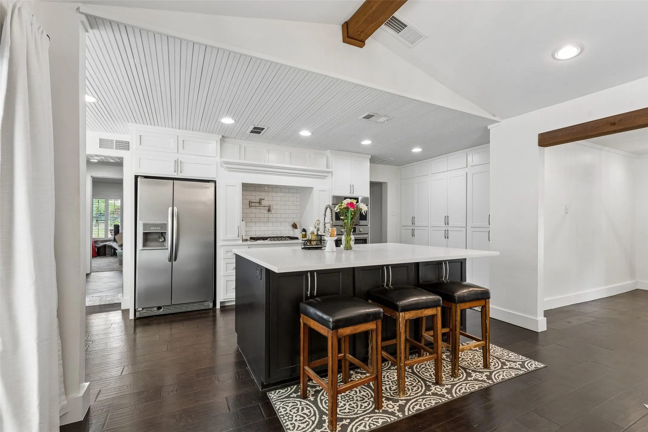 Single Family Residence For Sale in Dallas County , 2808 Reedcroft Drive, Farmers Branch, Texas 75234, 4 Bedroom, 4 Bathroom, Garage spaces, 2,608 Sqft, built in 1962, Preowned, mls#21234077, Real Estate Agent in Farmers Branch, Homes For Sale in Dallas county, Homes For Sale in Farmers Branch, Realtor in Farmers Branch Texas, Real Estate Brokerage Independent Realty Texas, Luminita Cordes Realtor