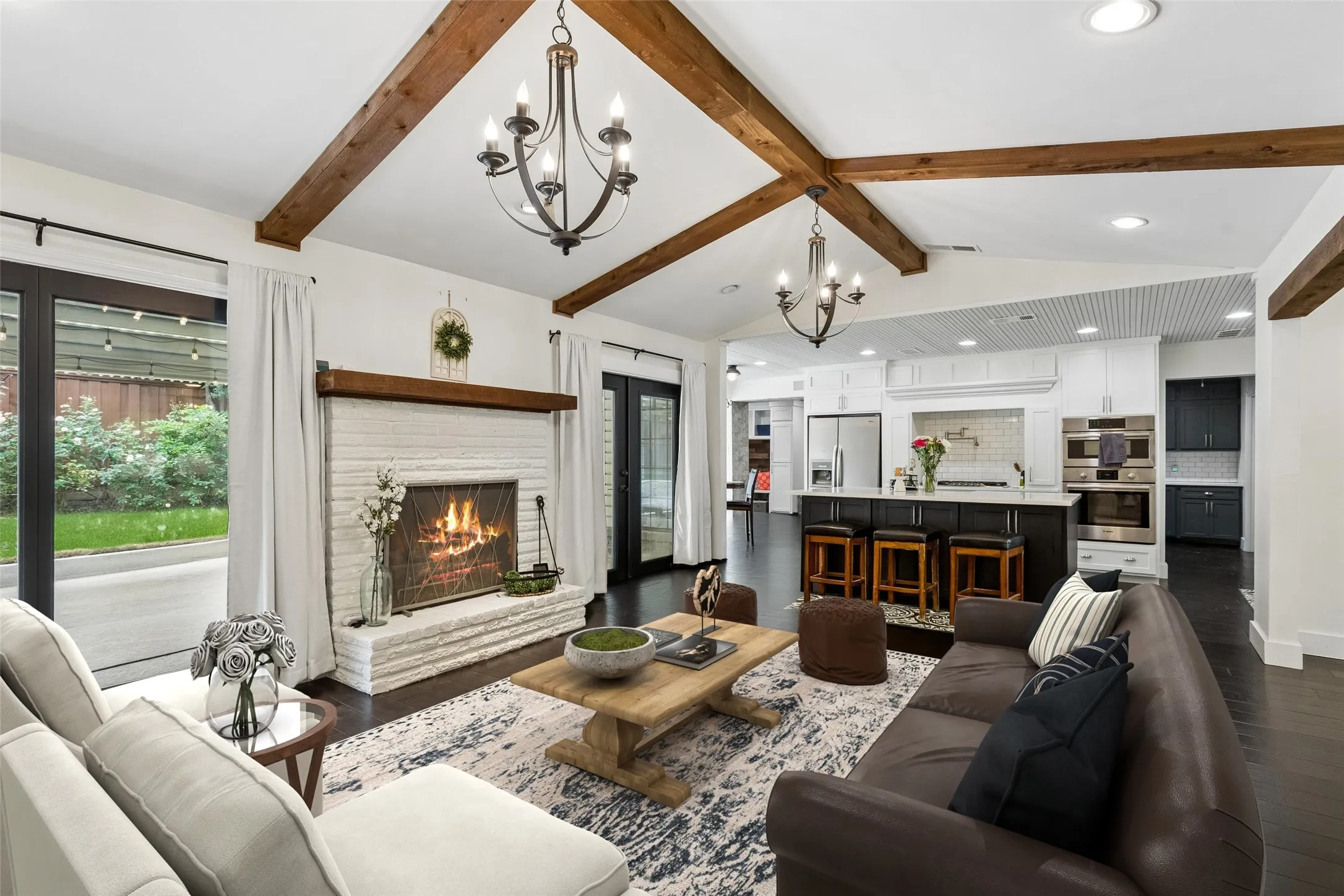 Single Family Residence For Sale in Dallas County , 2808 Reedcroft Drive, Farmers Branch, Texas 75234, 4 Bedroom, 4 Bathroom, Garage spaces, 2,608 Sqft, built in 1962, Preowned, mls#21234077, Real Estate Agent in Farmers Branch, Homes For Sale in Dallas county, Homes For Sale in Farmers Branch, Realtor in Farmers Branch Texas, Real Estate Brokerage Independent Realty Texas, Luminita Cordes Realtor