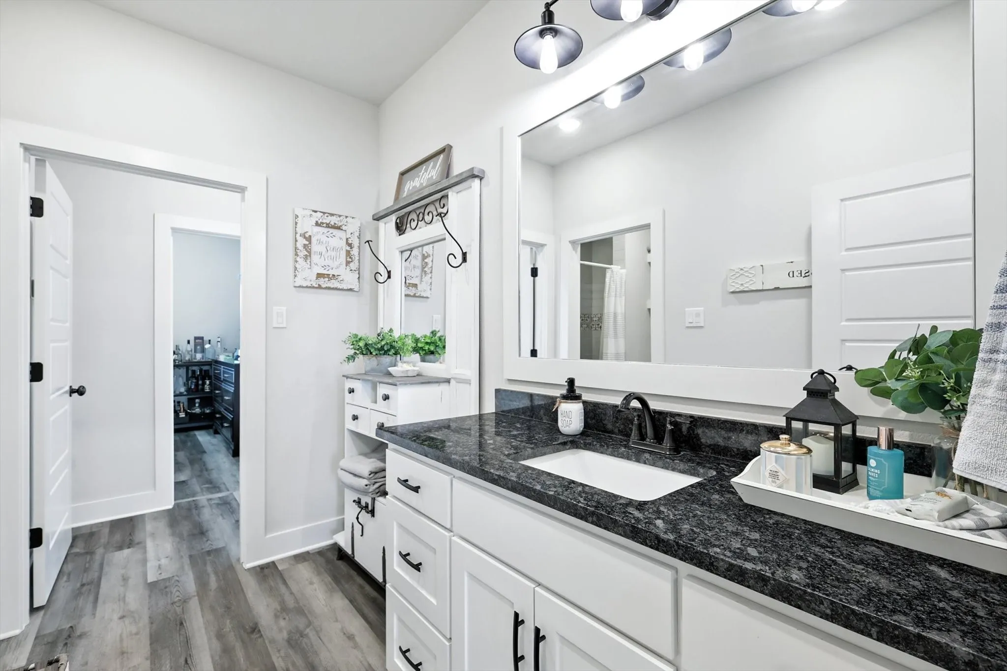 Single Family Residence For Sale in Navarro County , 7025 Lake Vista Drive, Streetman, Texas 75859, 3 Bedroom, 2 Bathroom, 3 Garage spaces, 2,100 Sqft, built in 2021, Preowned, mls#21226100, Real Estate Agent in Streetman, Homes For Sale in Navarro county, Homes For Sale in Streetman, Realtor in Streetman Texas, Real Estate Brokerage Independent Realty Texas, Luminita Cordes Realtor