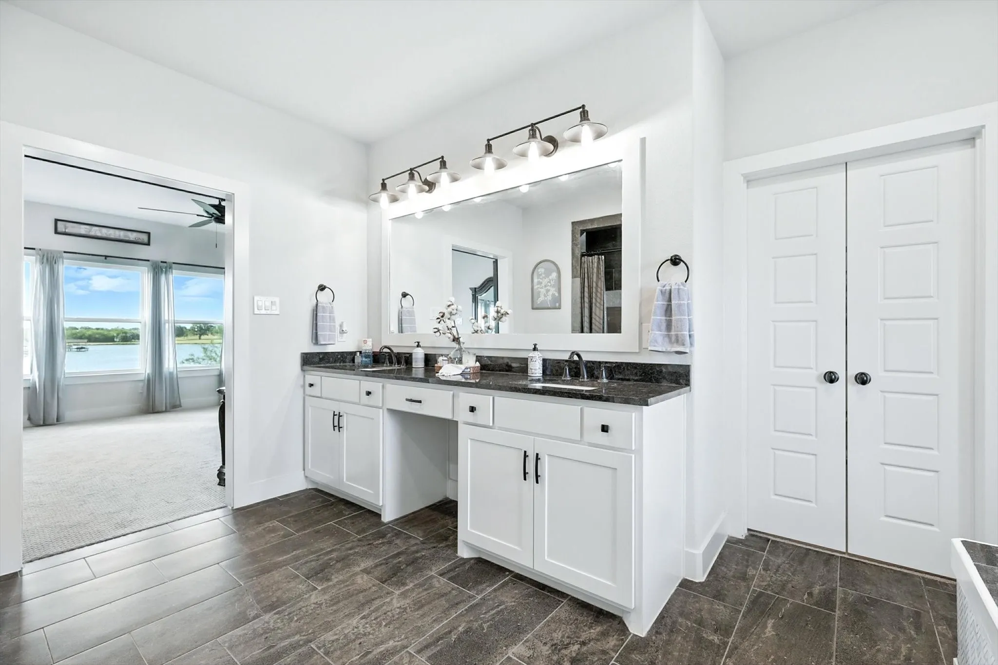 Single Family Residence For Sale in Navarro County , 7025 Lake Vista Drive, Streetman, Texas 75859, 3 Bedroom, 2 Bathroom, 3 Garage spaces, 2,100 Sqft, built in 2021, Preowned, mls#21226100, Real Estate Agent in Streetman, Homes For Sale in Navarro county, Homes For Sale in Streetman, Realtor in Streetman Texas, Real Estate Brokerage Independent Realty Texas, Luminita Cordes Realtor