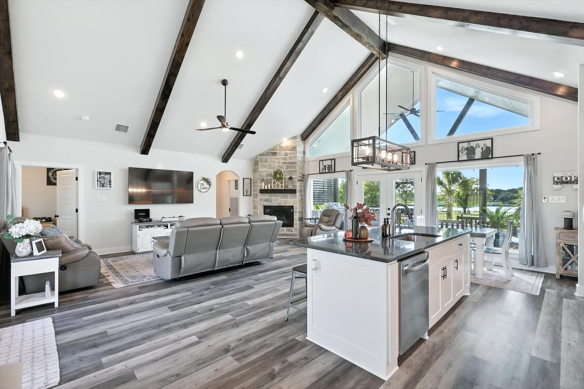 Single Family Residence For Sale in Navarro County , 7025 Lake Vista Drive, Streetman, Texas 75859, 3 Bedroom, 2 Bathroom, 3 Garage spaces, 2,100 Sqft, built in 2021, Preowned, mls#21226100, Real Estate Agent in Streetman, Homes For Sale in Navarro county, Homes For Sale in Streetman, Realtor in Streetman Texas, Real Estate Brokerage Independent Realty Texas, Luminita Cordes Realtor