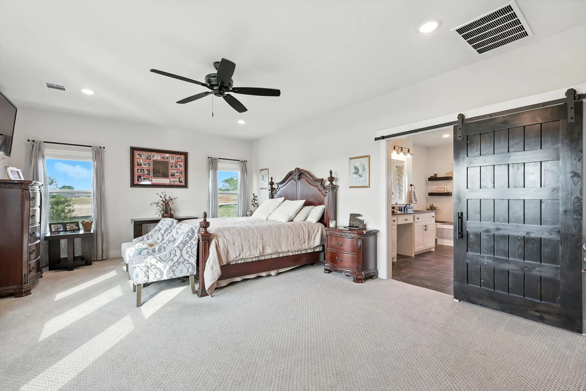 Single Family Residence For Sale in Navarro County , 7025 Lake Vista Drive, Streetman, Texas 75859, 3 Bedroom, 2 Bathroom, 3 Garage spaces, 2,100 Sqft, built in 2021, Preowned, mls#21226100, Real Estate Agent in Streetman, Homes For Sale in Navarro county, Homes For Sale in Streetman, Realtor in Streetman Texas, Real Estate Brokerage Independent Realty Texas, Luminita Cordes Realtor
