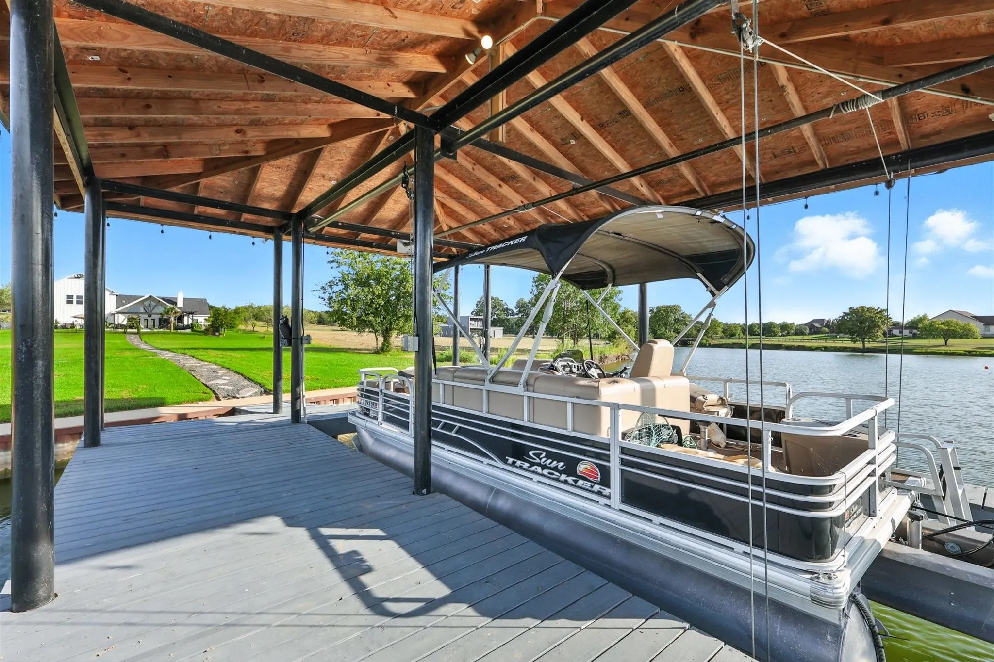 Single Family Residence For Sale in Navarro County , 7025 Lake Vista Drive, Streetman, Texas 75859, 3 Bedroom, 2 Bathroom, 3 Garage spaces, 2,100 Sqft, built in 2021, Preowned, mls#21226100, Real Estate Agent in Streetman, Homes For Sale in Navarro county, Homes For Sale in Streetman, Realtor in Streetman Texas, Real Estate Brokerage Independent Realty Texas, Luminita Cordes Realtor