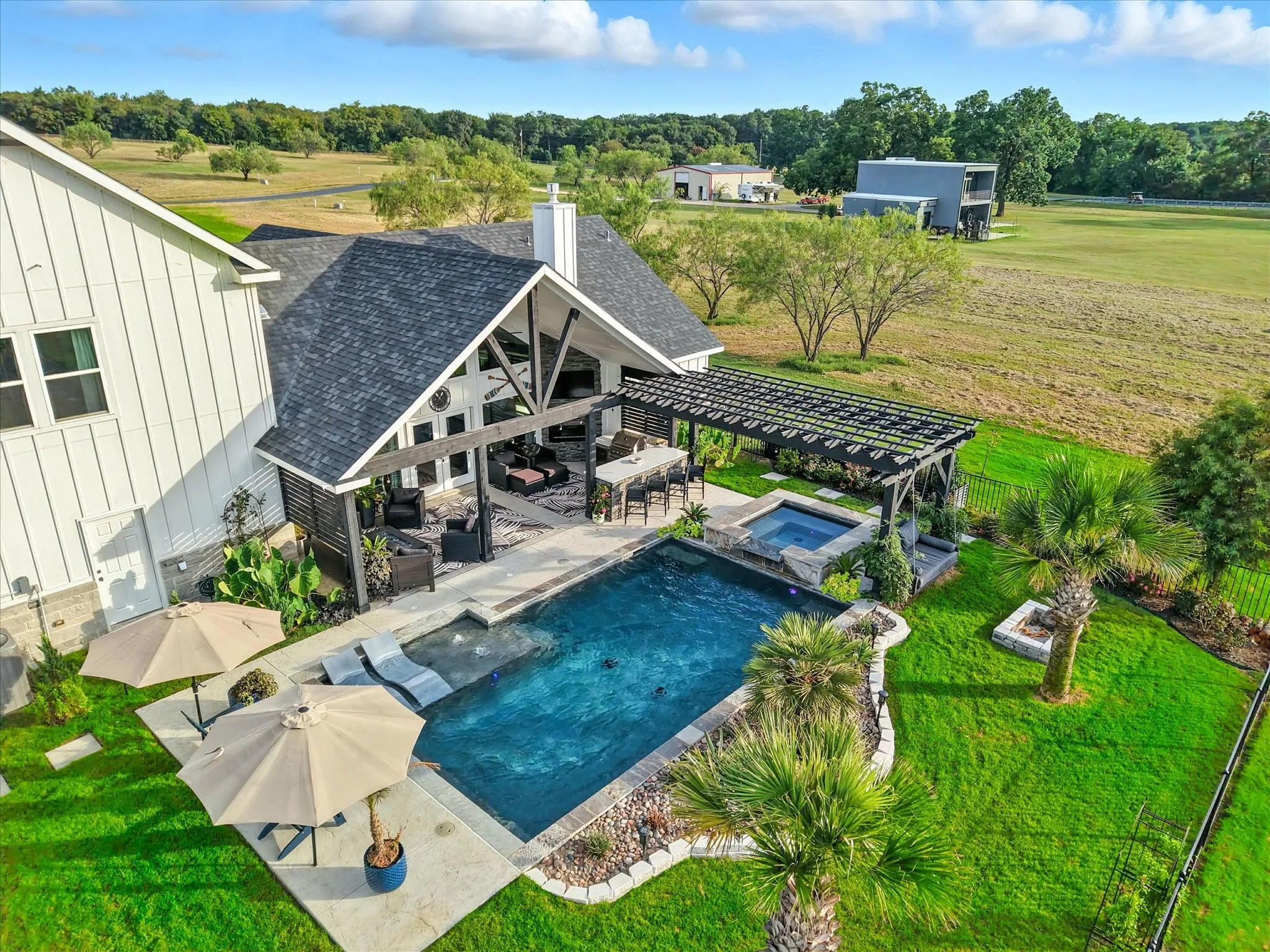 Single Family Residence For Sale in Navarro County , 7025 Lake Vista Drive, Streetman, Texas 75859, 3 Bedroom, 2 Bathroom, 3 Garage spaces, 2,100 Sqft, built in 2021, Preowned, mls#21226100, Real Estate Agent in Streetman, Homes For Sale in Navarro county, Homes For Sale in Streetman, Realtor in Streetman Texas, Real Estate Brokerage Independent Realty Texas, Luminita Cordes Realtor