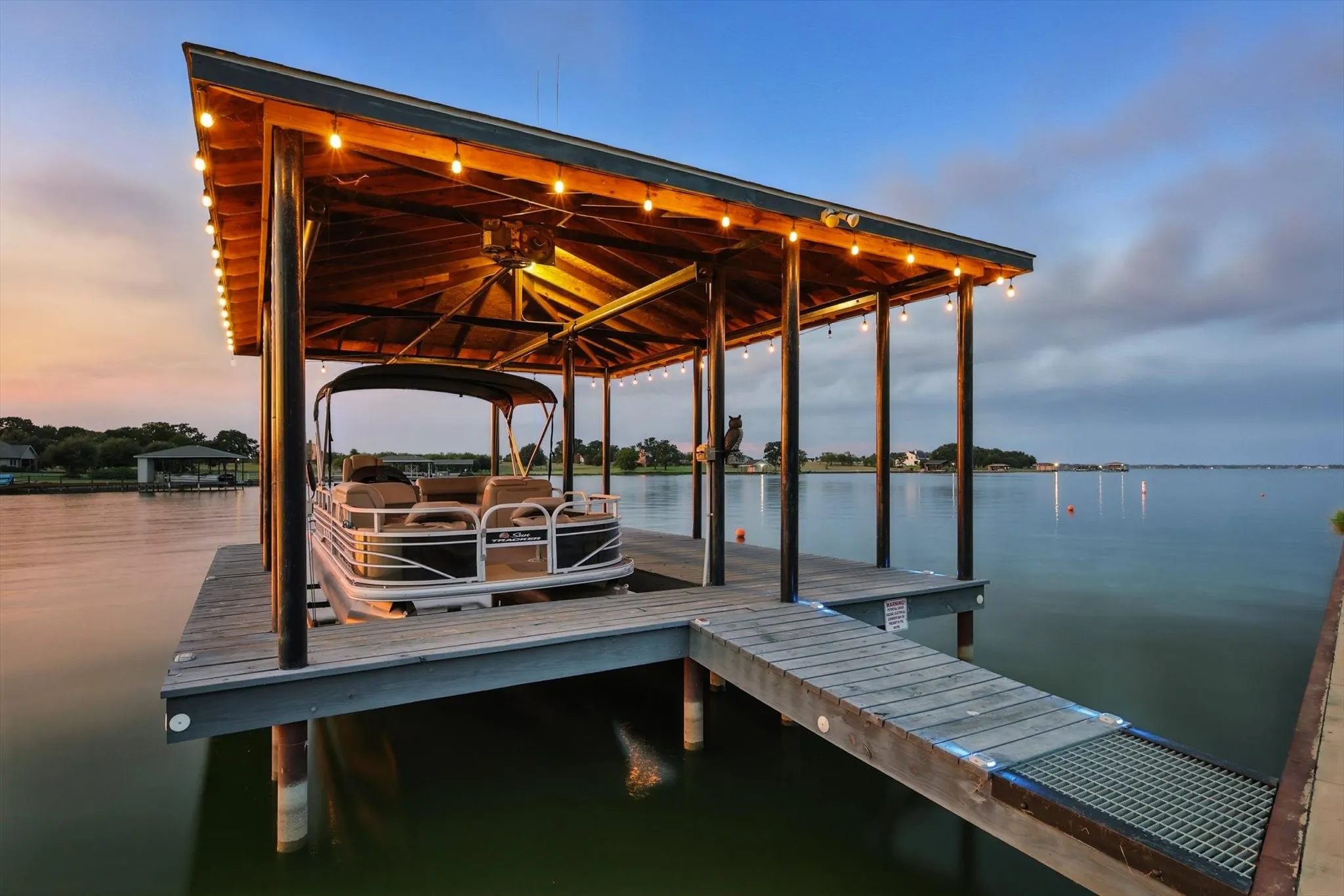 Single Family Residence For Sale in Navarro County , 7025 Lake Vista Drive, Streetman, Texas 75859, 3 Bedroom, 2 Bathroom, 3 Garage spaces, 2,100 Sqft, built in 2021, Preowned, mls#21226100, Real Estate Agent in Streetman, Homes For Sale in Navarro county, Homes For Sale in Streetman, Realtor in Streetman Texas, Real Estate Brokerage Independent Realty Texas, Luminita Cordes Realtor