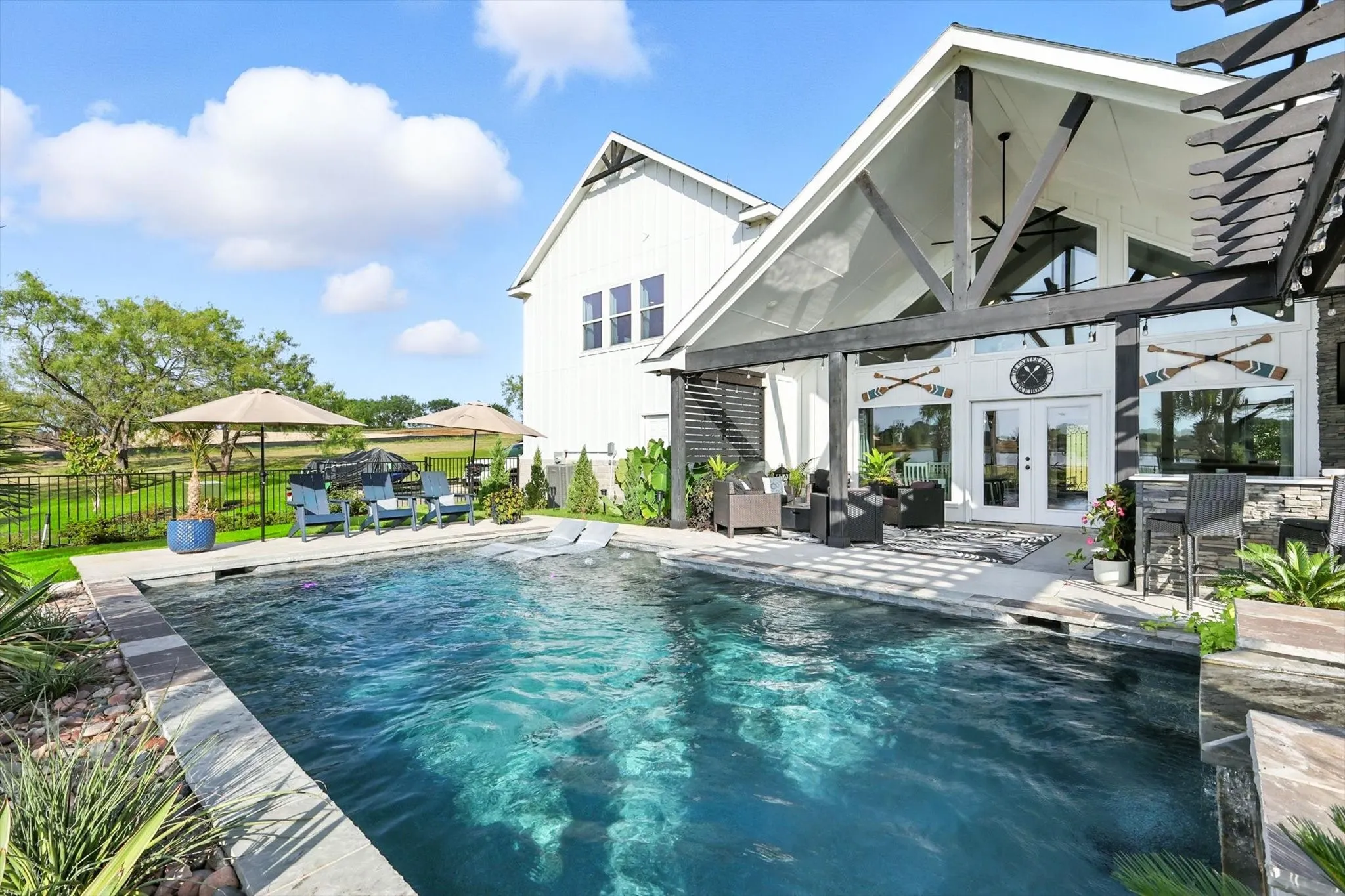 Single Family Residence For Sale in Navarro County , 7025 Lake Vista Drive, Streetman, Texas 75859, 3 Bedroom, 2 Bathroom, 3 Garage spaces, 2,100 Sqft, built in 2021, Preowned, mls#21226100, Real Estate Agent in Streetman, Homes For Sale in Navarro county, Homes For Sale in Streetman, Realtor in Streetman Texas, Real Estate Brokerage Independent Realty Texas, Luminita Cordes Realtor