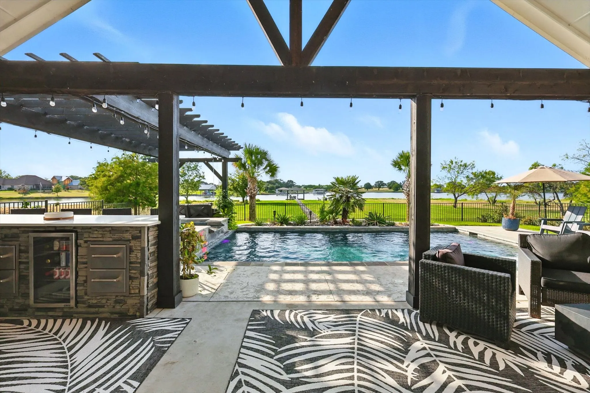 Single Family Residence For Sale in Navarro County , 7025 Lake Vista Drive, Streetman, Texas 75859, 3 Bedroom, 2 Bathroom, 3 Garage spaces, 2,100 Sqft, built in 2021, Preowned, mls#21226100, Real Estate Agent in Streetman, Homes For Sale in Navarro county, Homes For Sale in Streetman, Realtor in Streetman Texas, Real Estate Brokerage Independent Realty Texas, Luminita Cordes Realtor