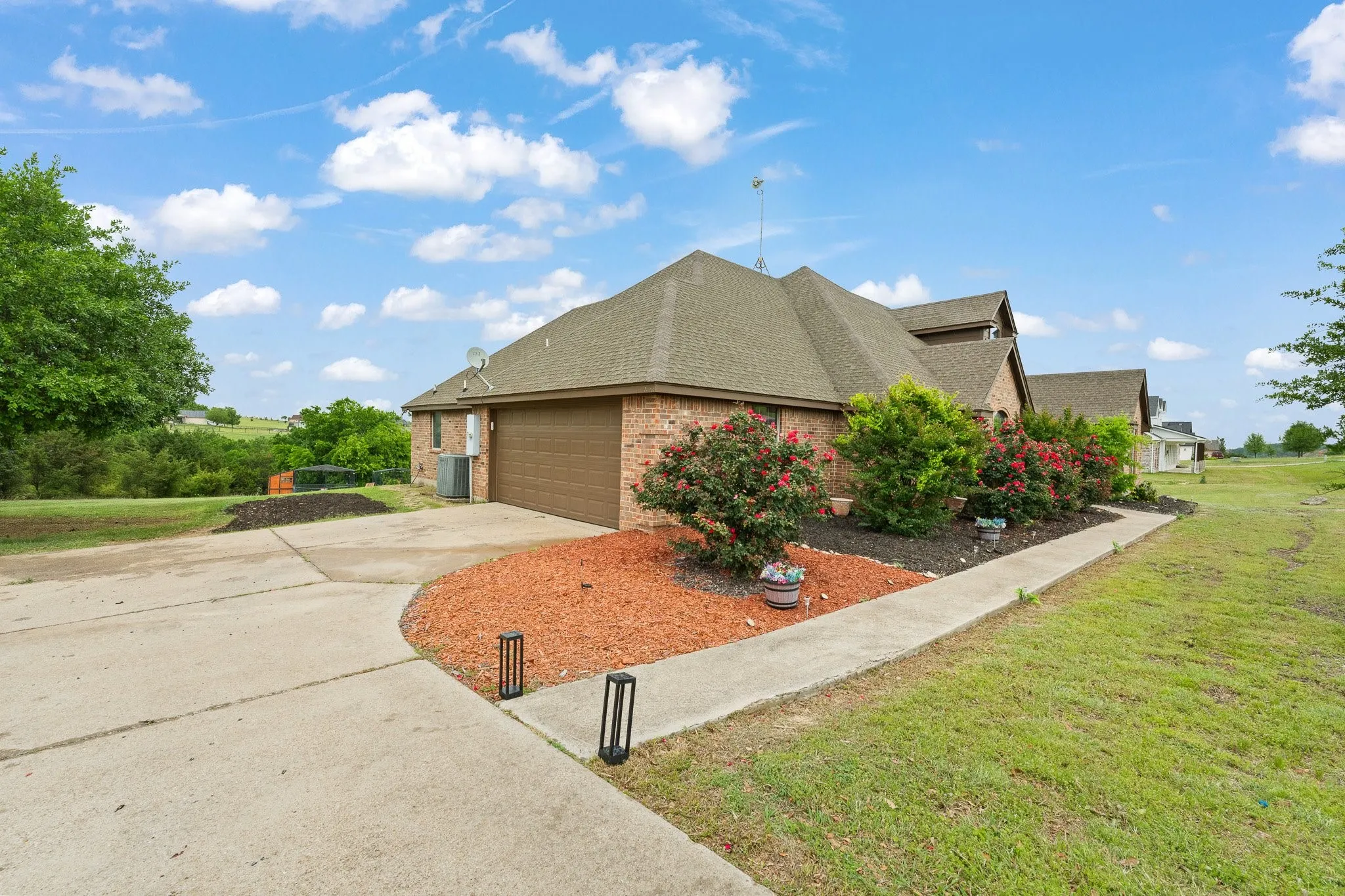Single Family Residence For Sale in Parker County , 439 Stone Mountain, Cresson, Texas 76035, 4 Bedroom, 3 Bathroom, 2 Garage spaces, 2,470 Sqft, built in 2006, Price $585,000, mls#21239660, Real Estate Agent in Cresson, Homes For Sale in Parker county, Homes For Sale in Cresson, Realtor in Cresson Texas, Real Estate Brokerage Independent Realty Texas, Luminita Cordes Realtor