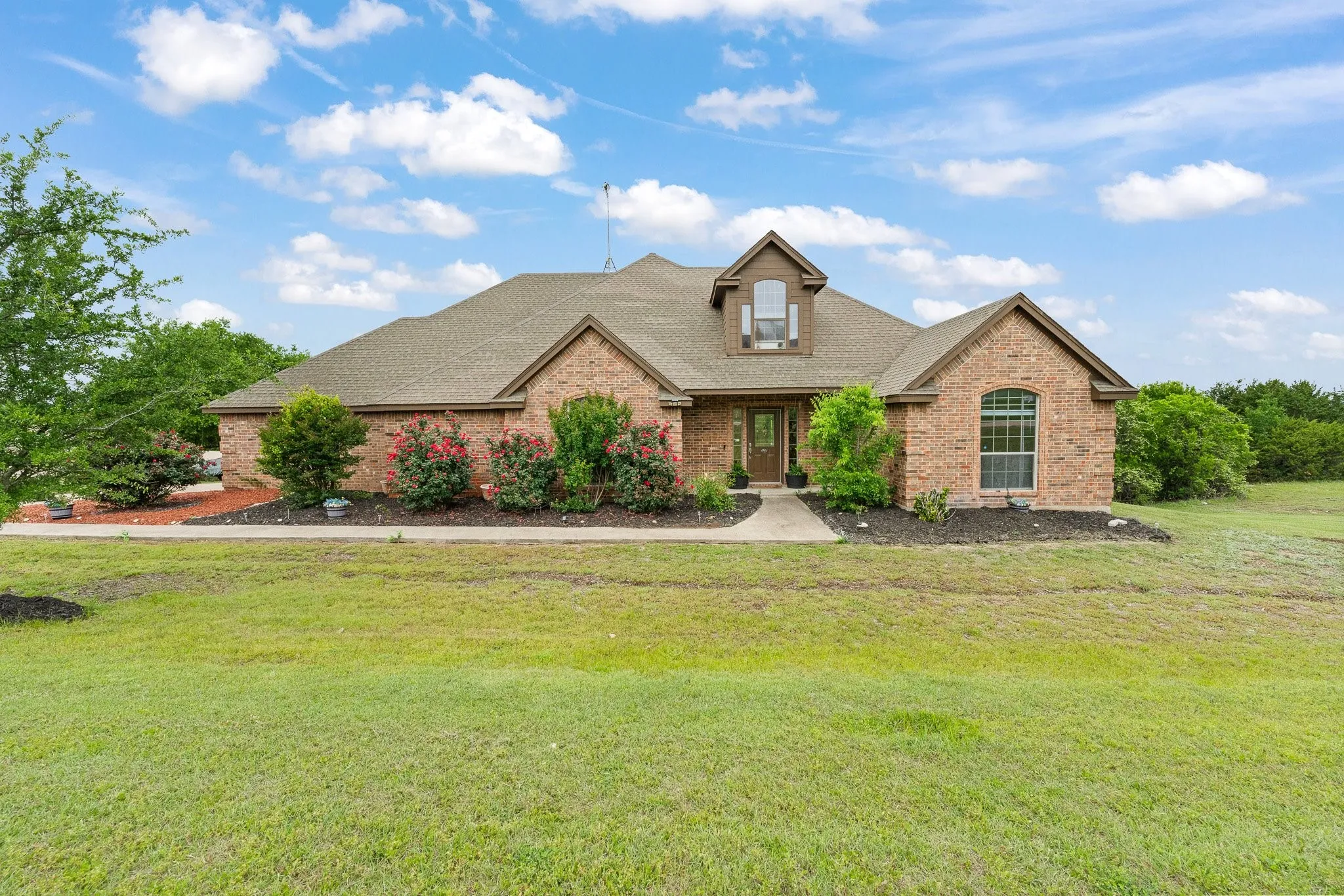 Single Family Residence For Sale in Parker County , 439 Stone Mountain, Cresson, Texas 76035, 4 Bedroom, 3 Bathroom, 2 Garage spaces, 2,470 Sqft, built in 2006, Price $585,000, mls#21239660, Real Estate Agent in Cresson, Homes For Sale in Parker county, Homes For Sale in Cresson, Realtor in Cresson Texas, Real Estate Brokerage Independent Realty Texas, Luminita Cordes Realtor