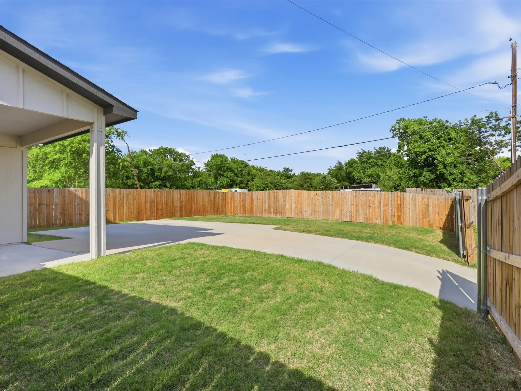 Single Family Residence For Sale in Tarrant County , 4621 Mccart Avenue, Fort Worth, Texas 76115, 3 Bedrooms, 3 Bathrooms, Garage spaces, 1,980 Sqft, built in 2023, Preowned, Price $327,500, mls#21239784, Real Estate Agent in Fort Worth, Homes For Sale in Tarrant county, Homes For Sale in Fort Worth, Realtor in Fort Worth Texas, Real Estate Brokerage Independent Realty Texas, Luminita Cordes Realtor