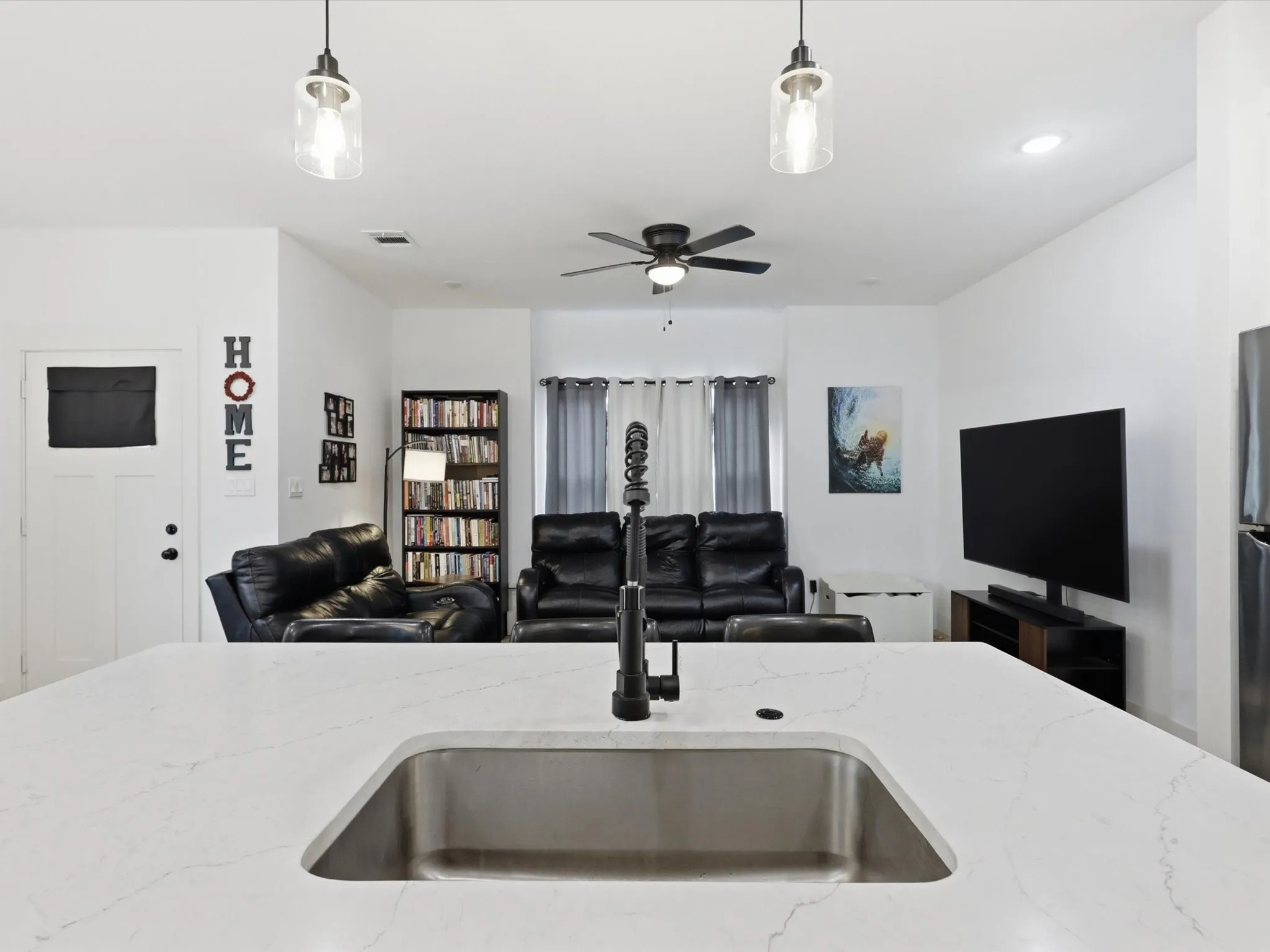 Single Family Residence For Sale in Tarrant County , 4621 Mccart Avenue, Fort Worth, Texas 76115, 3 Bedrooms, 3 Bathrooms, Garage spaces, 1,980 Sqft, built in 2023, Preowned, Price $327,500, mls#21239784, Real Estate Agent in Fort Worth, Homes For Sale in Tarrant county, Homes For Sale in Fort Worth, Realtor in Fort Worth Texas, Real Estate Brokerage Independent Realty Texas, Luminita Cordes Realtor