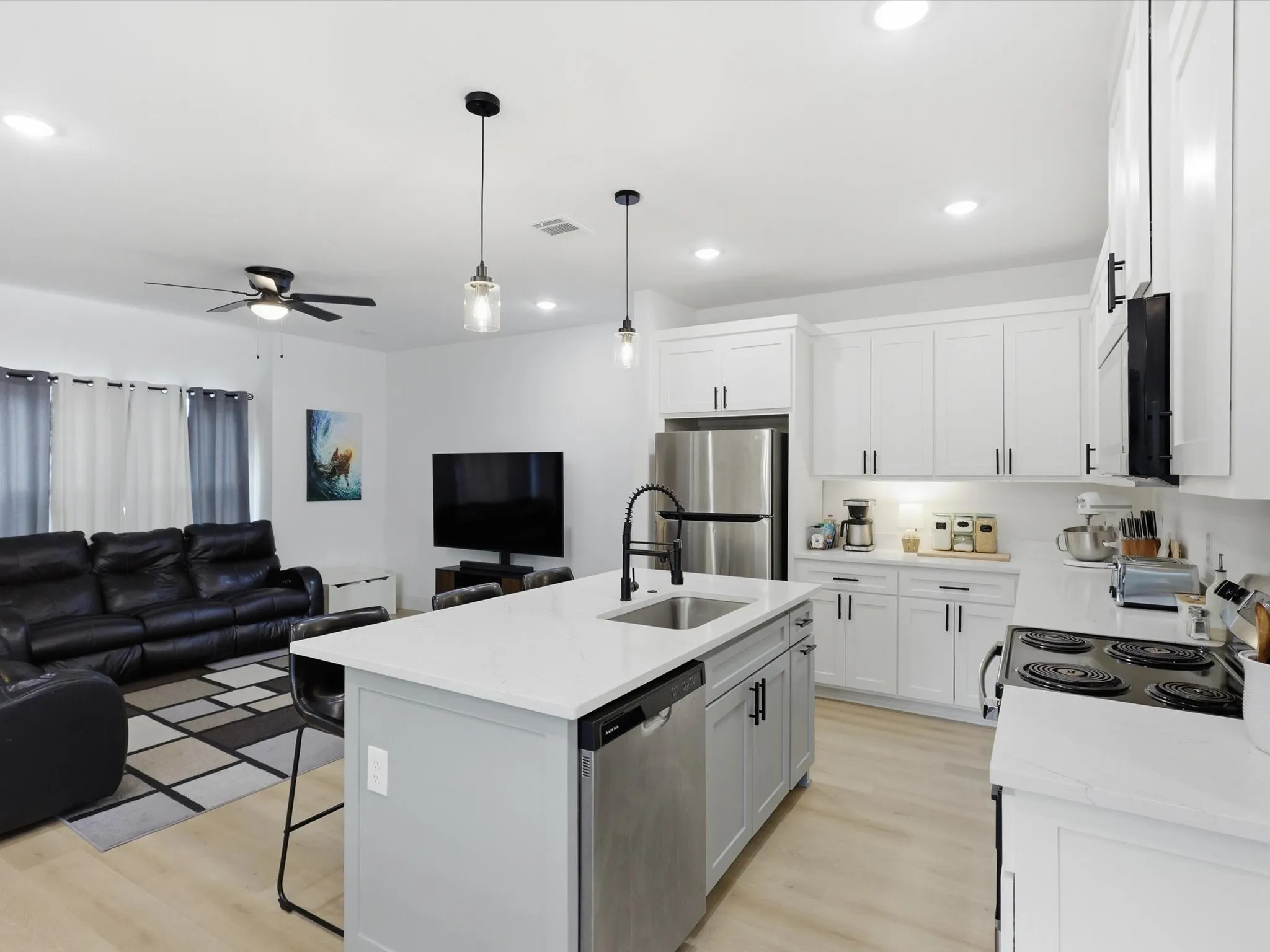 Single Family Residence For Sale in Tarrant County , 4621 Mccart Avenue, Fort Worth, Texas 76115, 3 Bedrooms, 3 Bathrooms, Garage spaces, 1,980 Sqft, built in 2023, Preowned, Price $327,500, mls#21239784, Real Estate Agent in Fort Worth, Homes For Sale in Tarrant county, Homes For Sale in Fort Worth, Realtor in Fort Worth Texas, Real Estate Brokerage Independent Realty Texas, Luminita Cordes Realtor