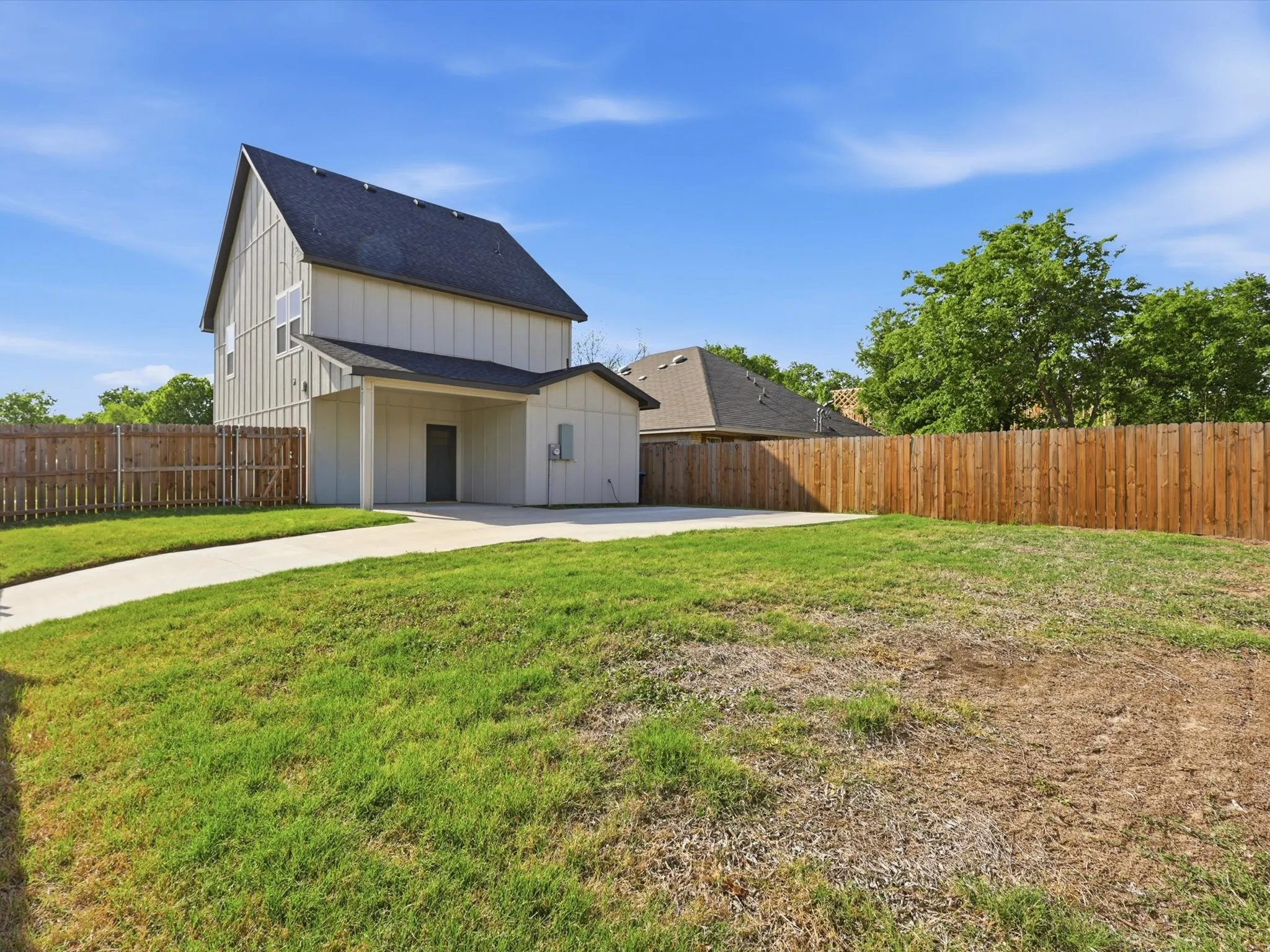 Single Family Residence For Sale in Tarrant County , 4621 Mccart Avenue, Fort Worth, Texas 76115, 3 Bedrooms, 3 Bathrooms, Garage spaces, 1,980 Sqft, built in 2023, Preowned, Price $327,500, mls#21239784, Real Estate Agent in Fort Worth, Homes For Sale in Tarrant county, Homes For Sale in Fort Worth, Realtor in Fort Worth Texas, Real Estate Brokerage Independent Realty Texas, Luminita Cordes Realtor