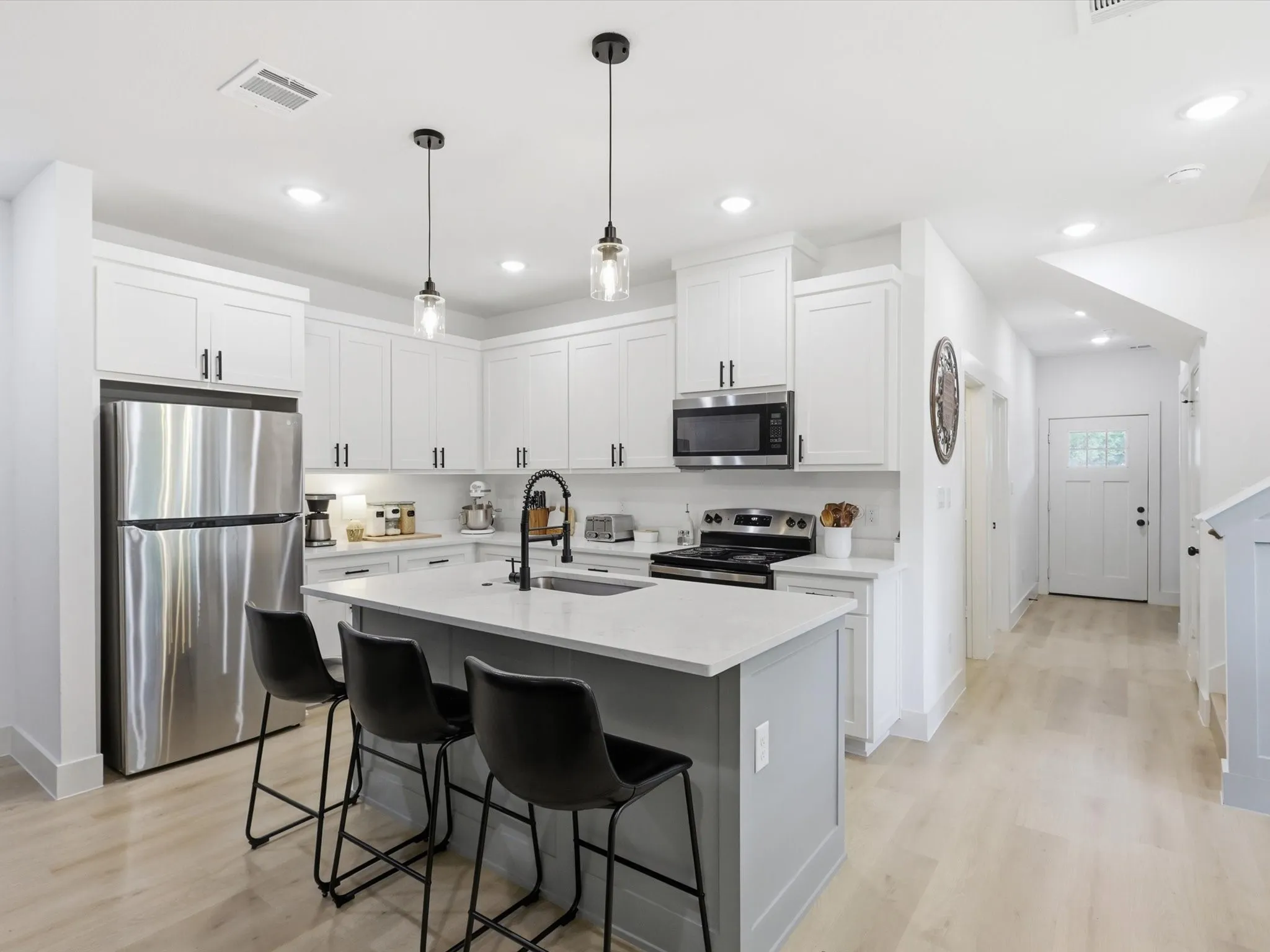Single Family Residence For Sale in Tarrant County , 4621 Mccart Avenue, Fort Worth, Texas 76115, 3 Bedrooms, 3 Bathrooms, Garage spaces, 1,980 Sqft, built in 2023, Preowned, Price $327,500, mls#21239784, Real Estate Agent in Fort Worth, Homes For Sale in Tarrant county, Homes For Sale in Fort Worth, Realtor in Fort Worth Texas, Real Estate Brokerage Independent Realty Texas, Luminita Cordes Realtor