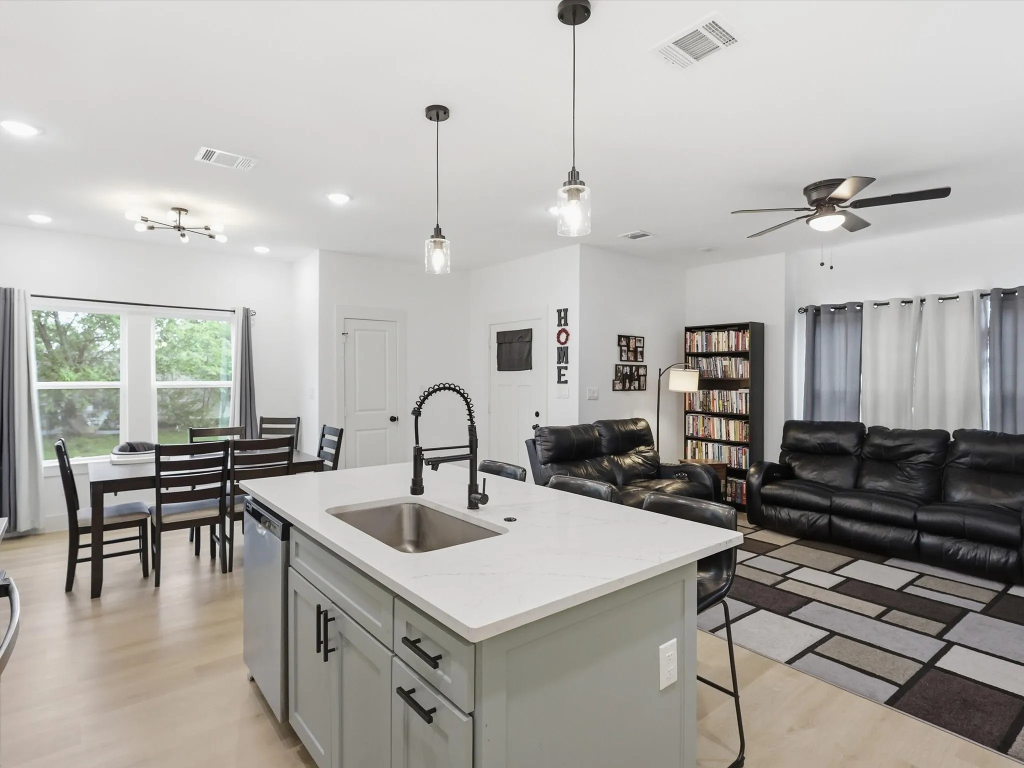 Single Family Residence For Sale in Tarrant County , 4621 Mccart Avenue, Fort Worth, Texas 76115, 3 Bedrooms, 3 Bathrooms, Garage spaces, 1,980 Sqft, built in 2023, Preowned, Price $327,500, mls#21239784, Real Estate Agent in Fort Worth, Homes For Sale in Tarrant county, Homes For Sale in Fort Worth, Realtor in Fort Worth Texas, Real Estate Brokerage Independent Realty Texas, Luminita Cordes Realtor