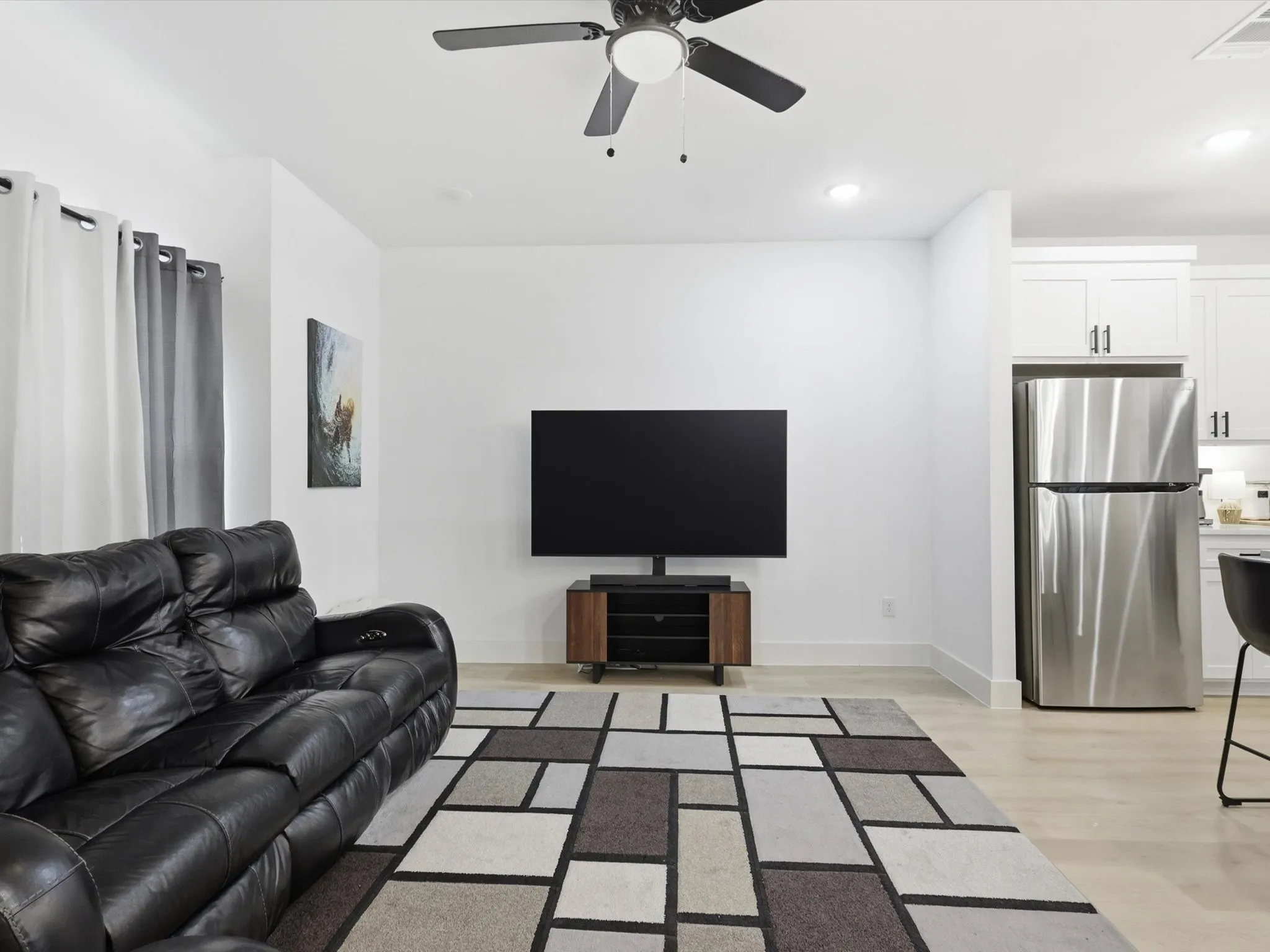 Single Family Residence For Sale in Tarrant County , 4621 Mccart Avenue, Fort Worth, Texas 76115, 3 Bedrooms, 3 Bathrooms, Garage spaces, 1,980 Sqft, built in 2023, Preowned, Price $327,500, mls#21239784, Real Estate Agent in Fort Worth, Homes For Sale in Tarrant county, Homes For Sale in Fort Worth, Realtor in Fort Worth Texas, Real Estate Brokerage Independent Realty Texas, Luminita Cordes Realtor