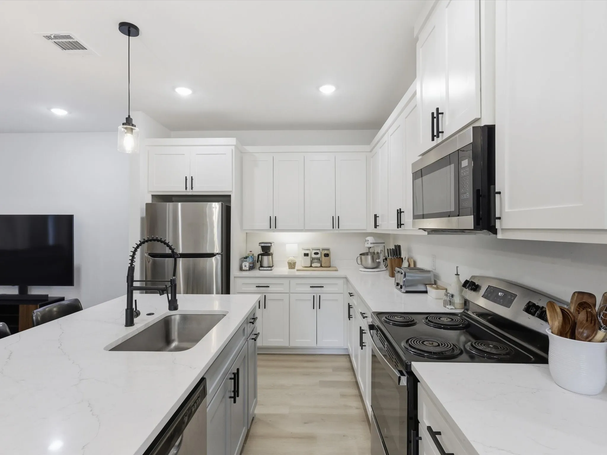 Single Family Residence For Sale in Tarrant County , 4621 Mccart Avenue, Fort Worth, Texas 76115, 3 Bedrooms, 3 Bathrooms, Garage spaces, 1,980 Sqft, built in 2023, Preowned, Price $327,500, mls#21239784, Real Estate Agent in Fort Worth, Homes For Sale in Tarrant county, Homes For Sale in Fort Worth, Realtor in Fort Worth Texas, Real Estate Brokerage Independent Realty Texas, Luminita Cordes Realtor