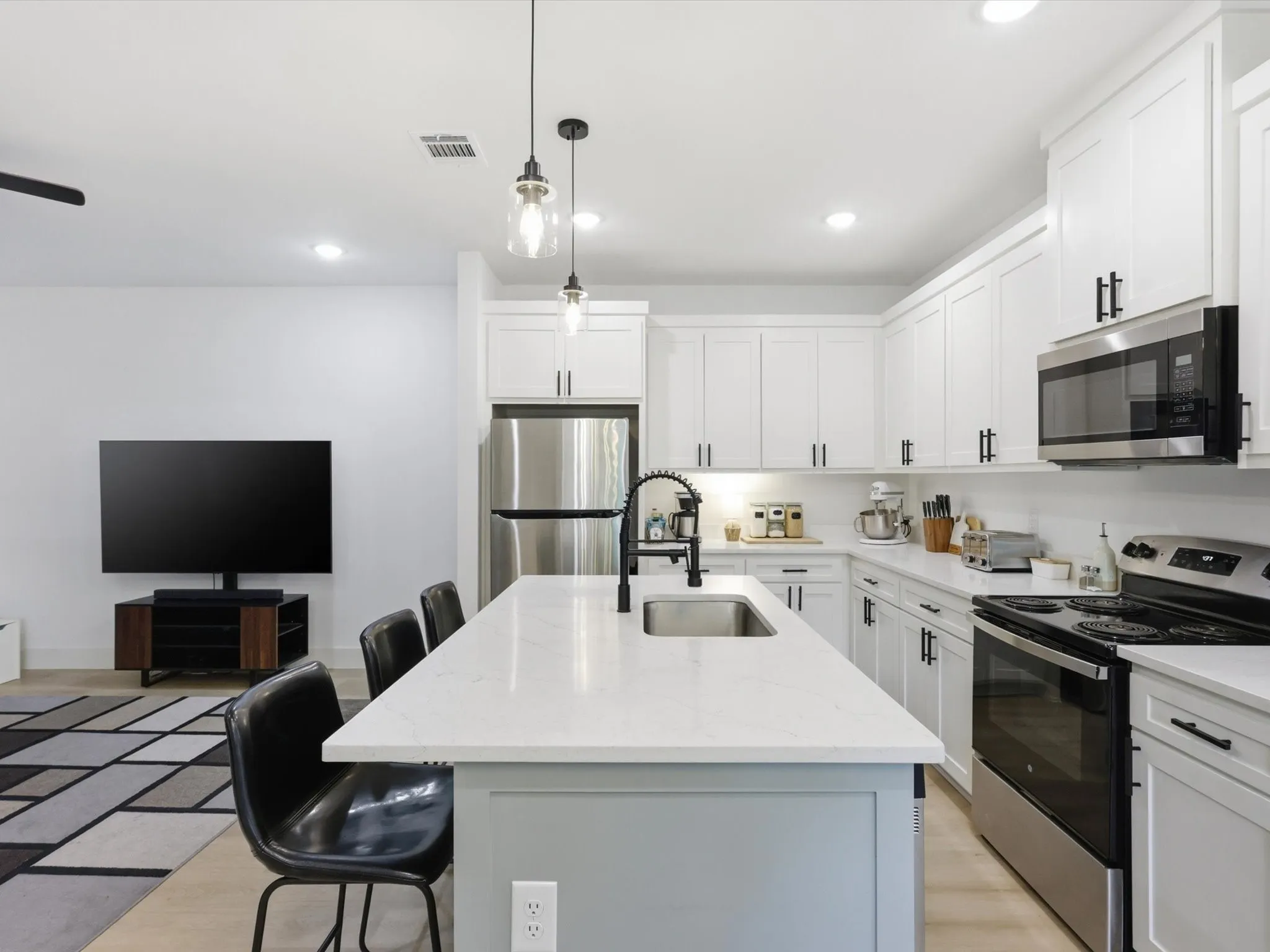 Single Family Residence For Sale in Tarrant County , 4621 Mccart Avenue, Fort Worth, Texas 76115, 3 Bedrooms, 3 Bathrooms, Garage spaces, 1,980 Sqft, built in 2023, Preowned, Price $327,500, mls#21239784, Real Estate Agent in Fort Worth, Homes For Sale in Tarrant county, Homes For Sale in Fort Worth, Realtor in Fort Worth Texas, Real Estate Brokerage Independent Realty Texas, Luminita Cordes Realtor